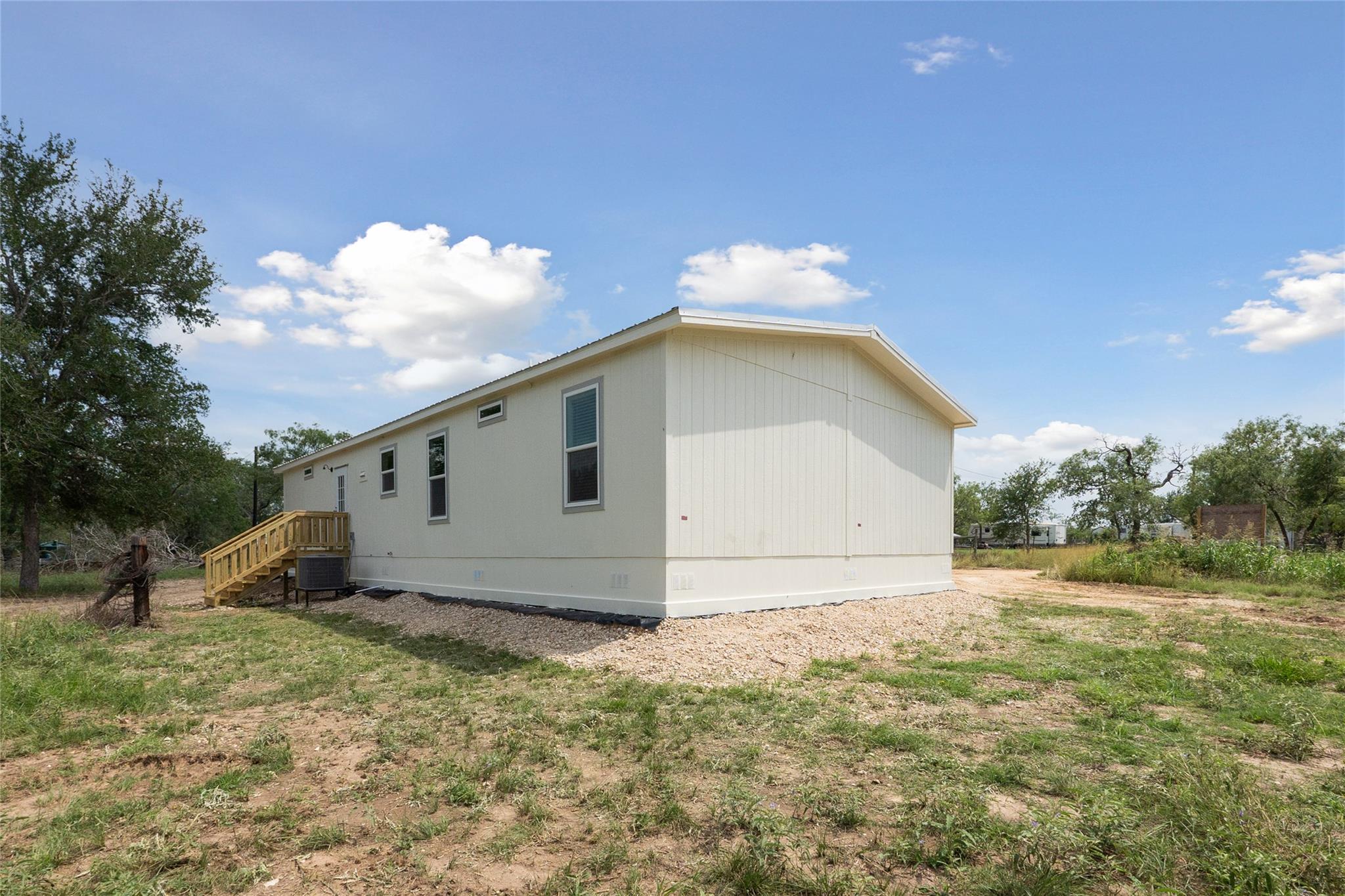 965 Roosevelt Rd, Luling, TX 78648
