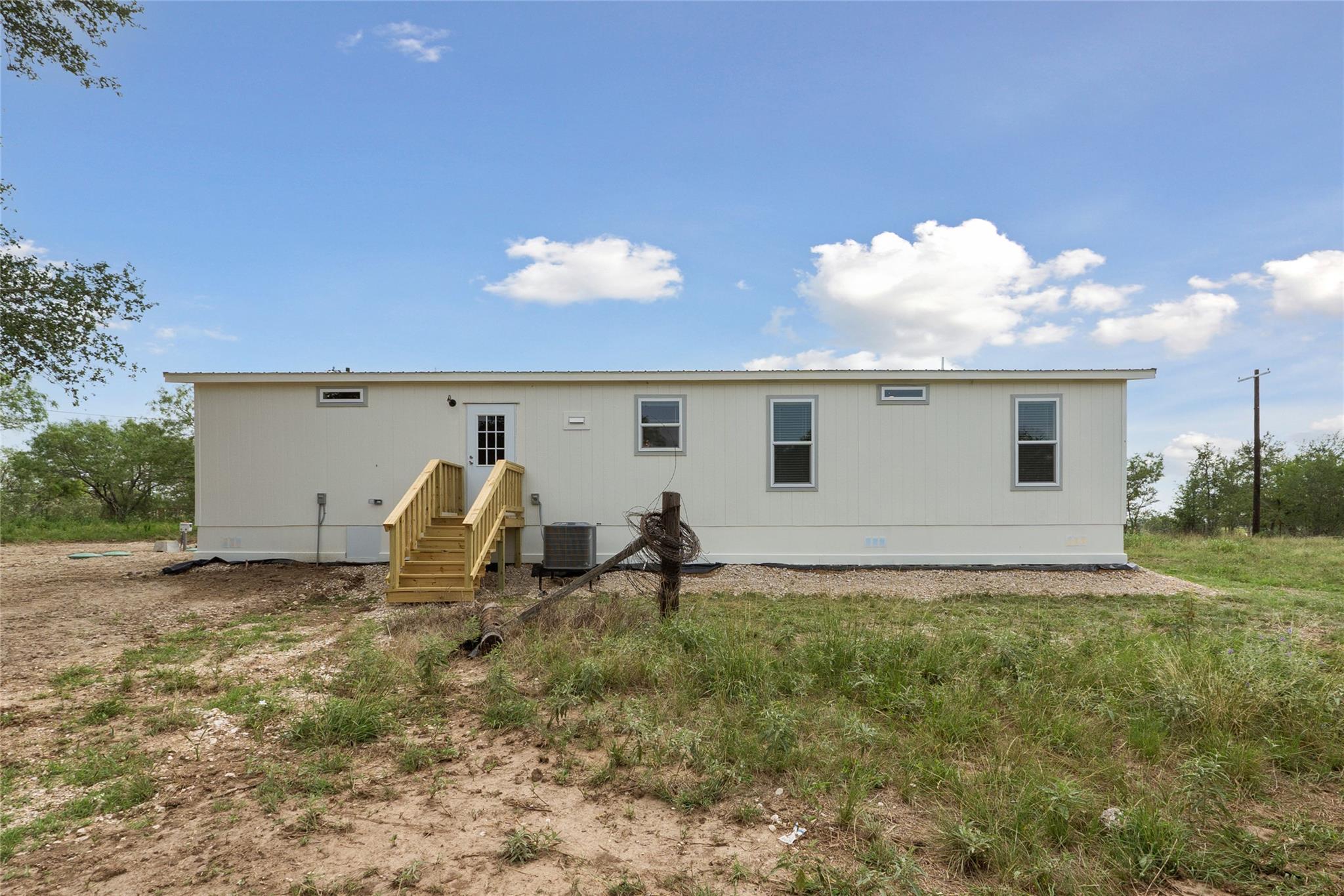 965 Roosevelt Rd, Luling, TX 78648