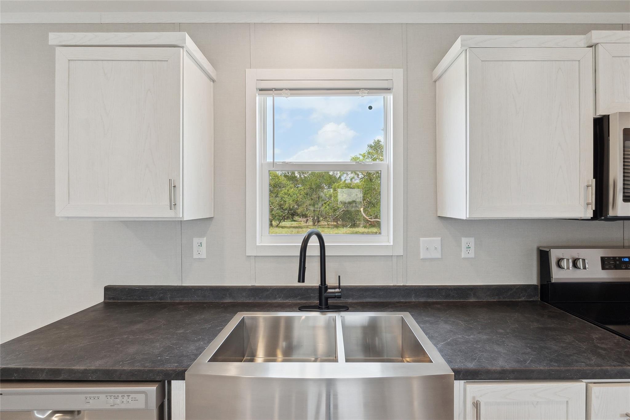 965 Roosevelt Rd, Luling, TX 78648