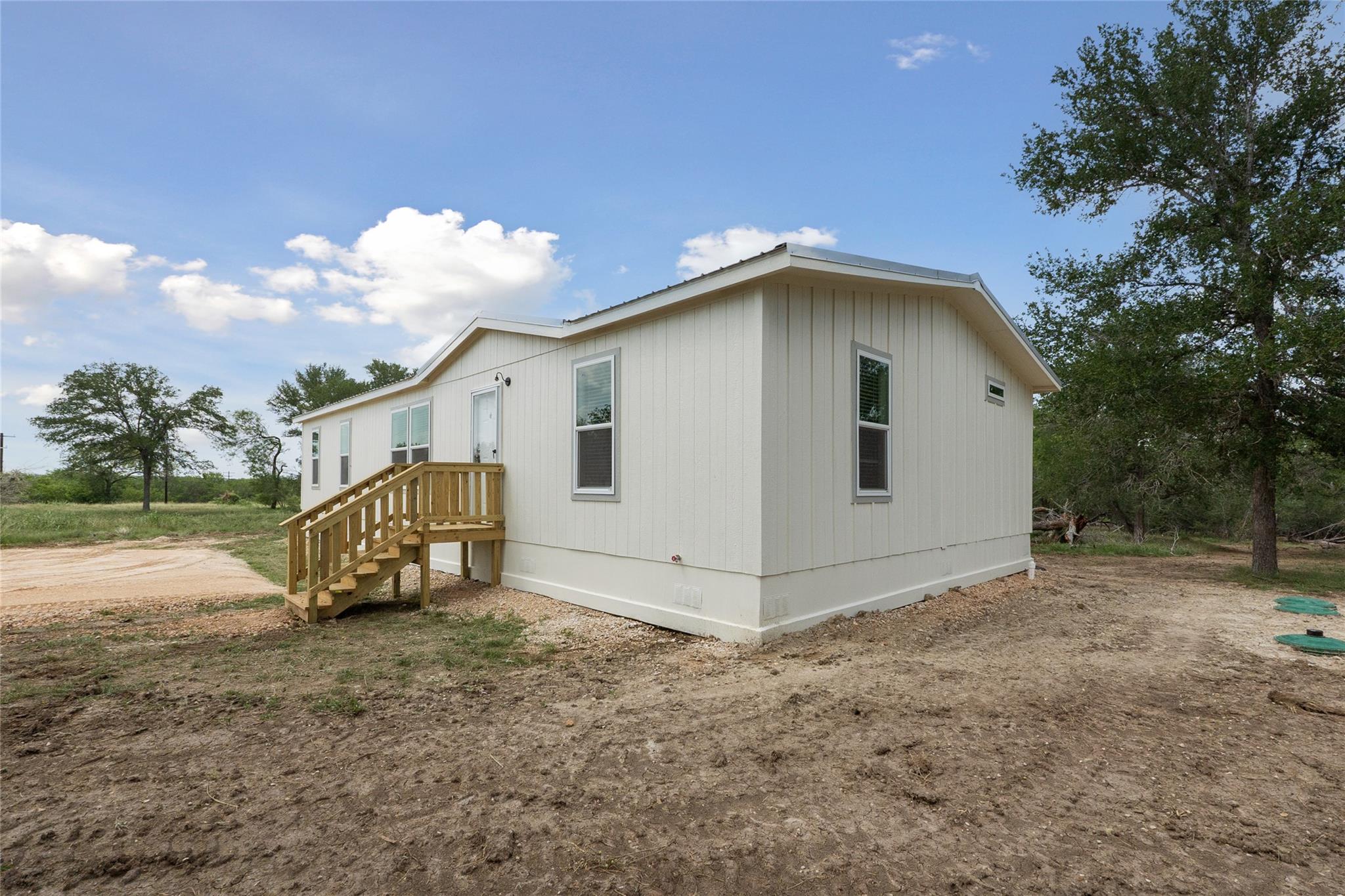 965 Roosevelt Rd, Luling, TX 78648