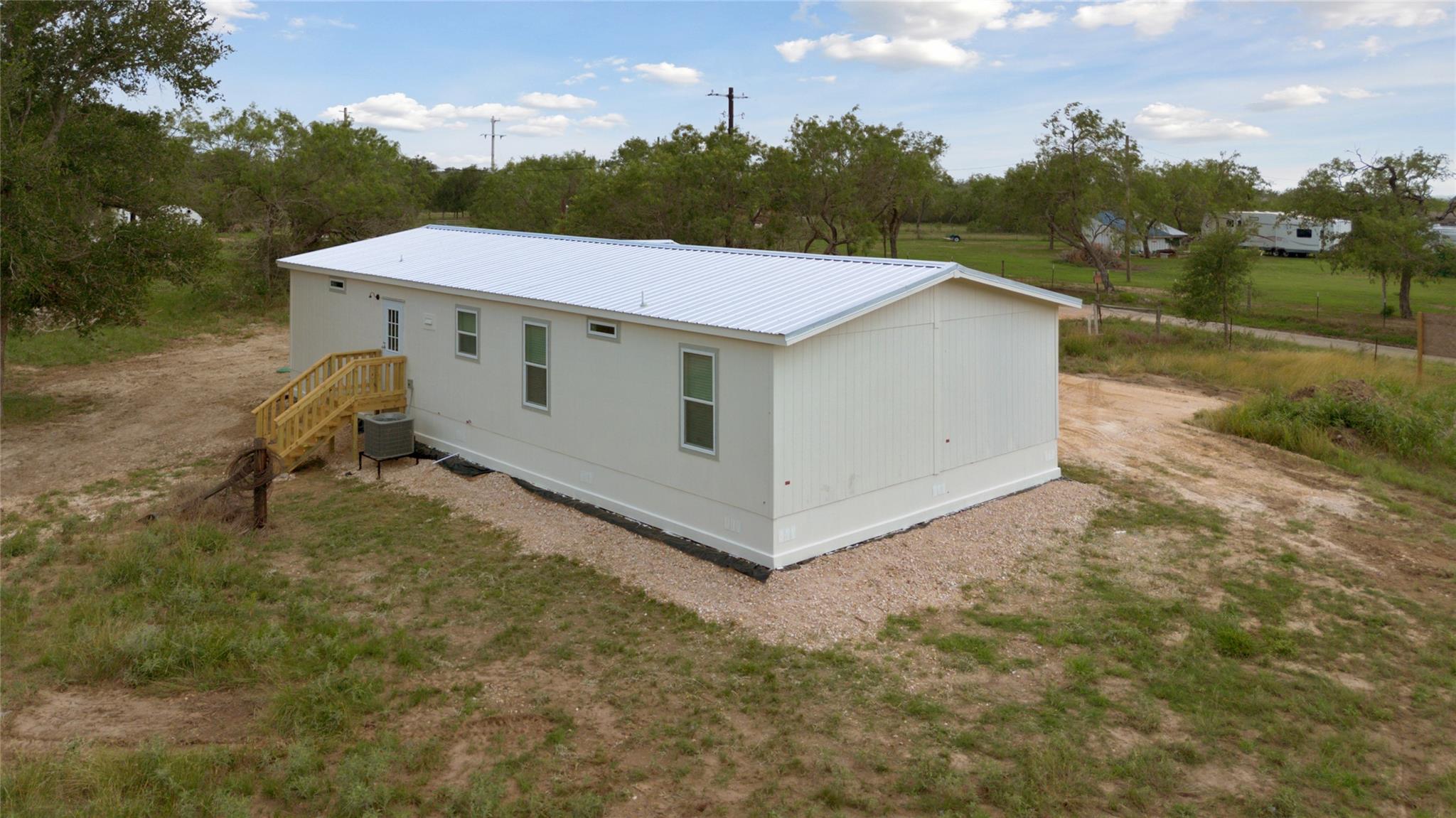 965 Roosevelt Rd, Luling, TX 78648