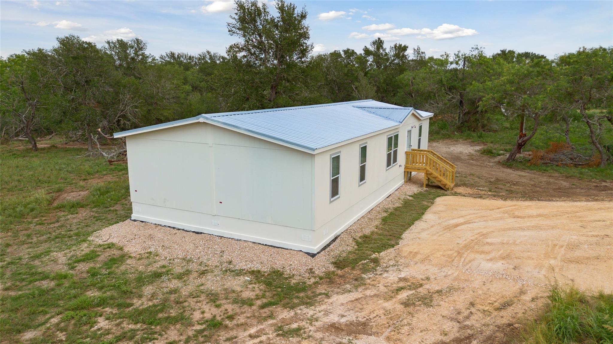 965 Roosevelt Rd, Luling, TX 78648