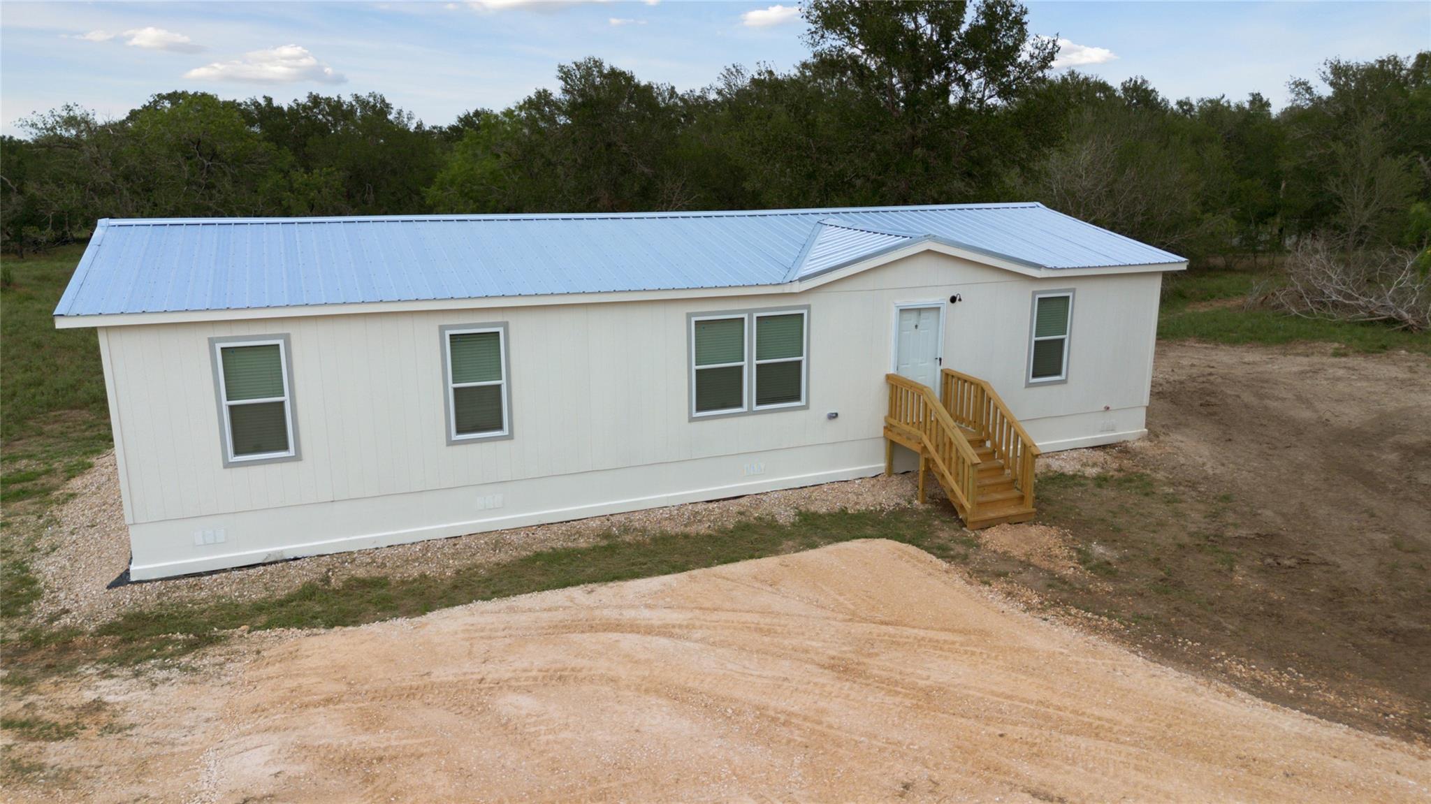 965 Roosevelt Rd, Luling, TX 78648