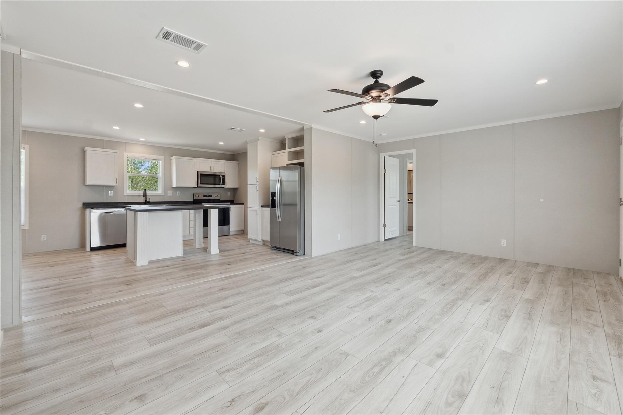 965 Roosevelt Rd, Luling, TX 78648