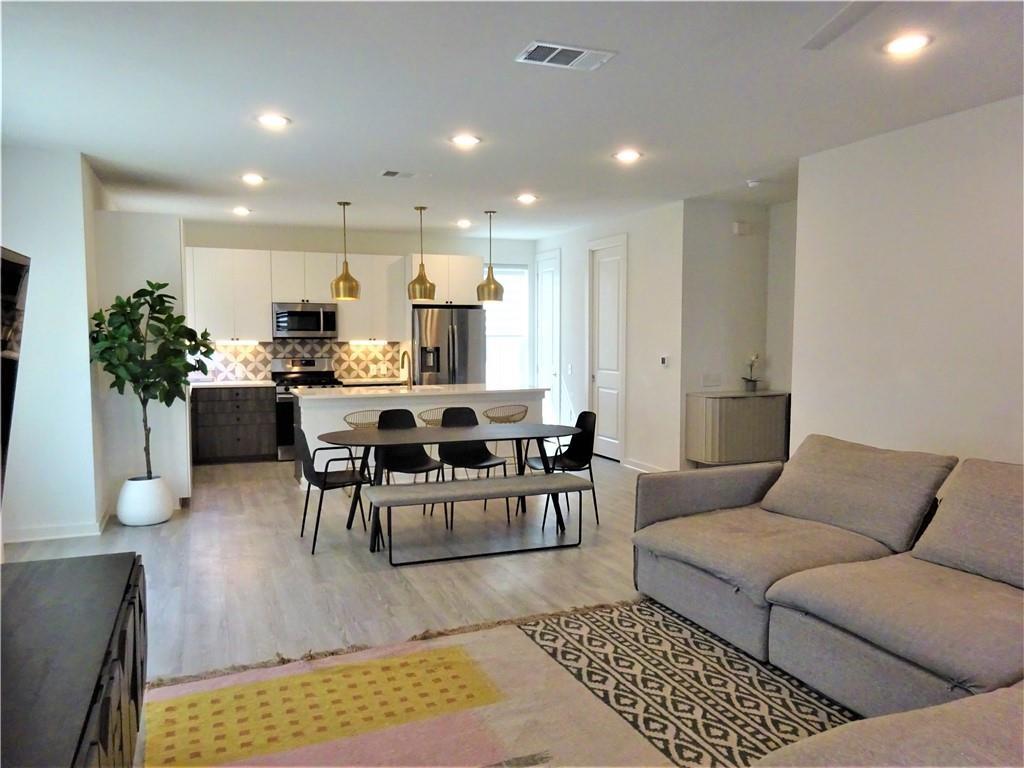 2624 Metcalfe Rd # 9, Austin, TX 78741