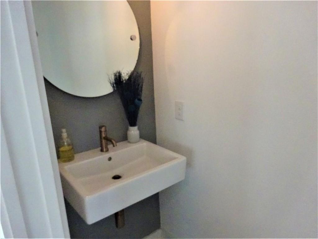 2624 Metcalfe Rd # 9, Austin, TX 78741