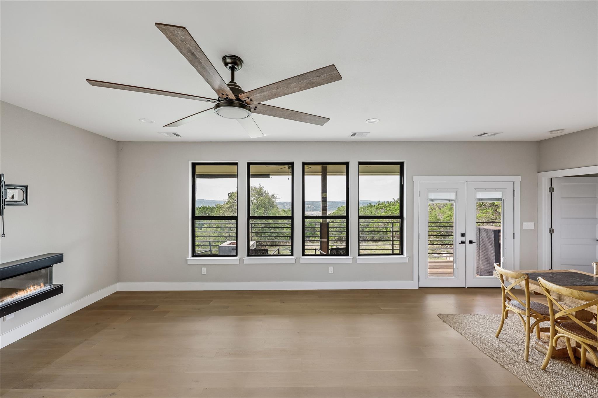 18700 Venture Dr, Point Venture, TX 78645
