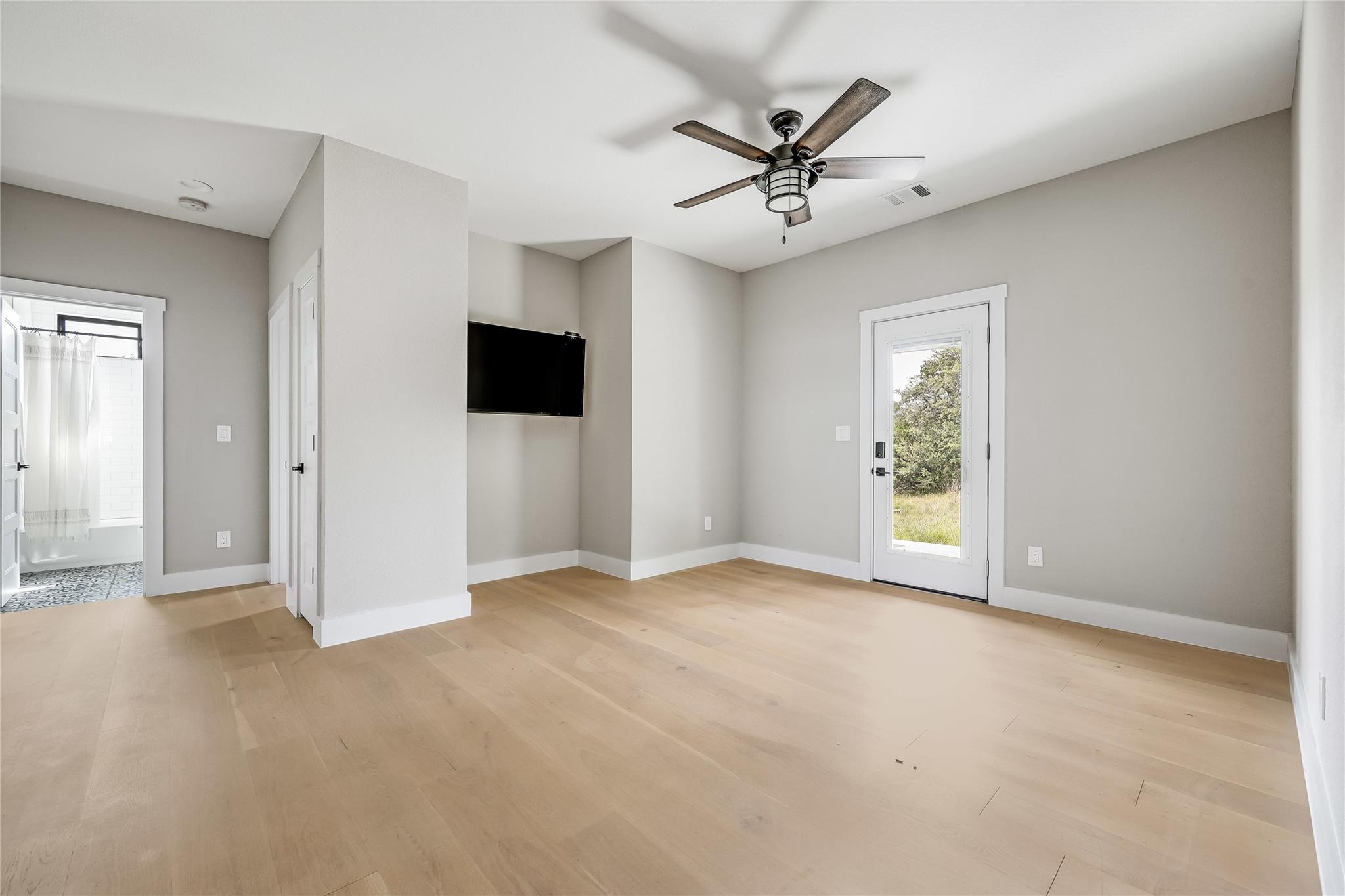18700 Venture Dr, Point Venture, TX 78645