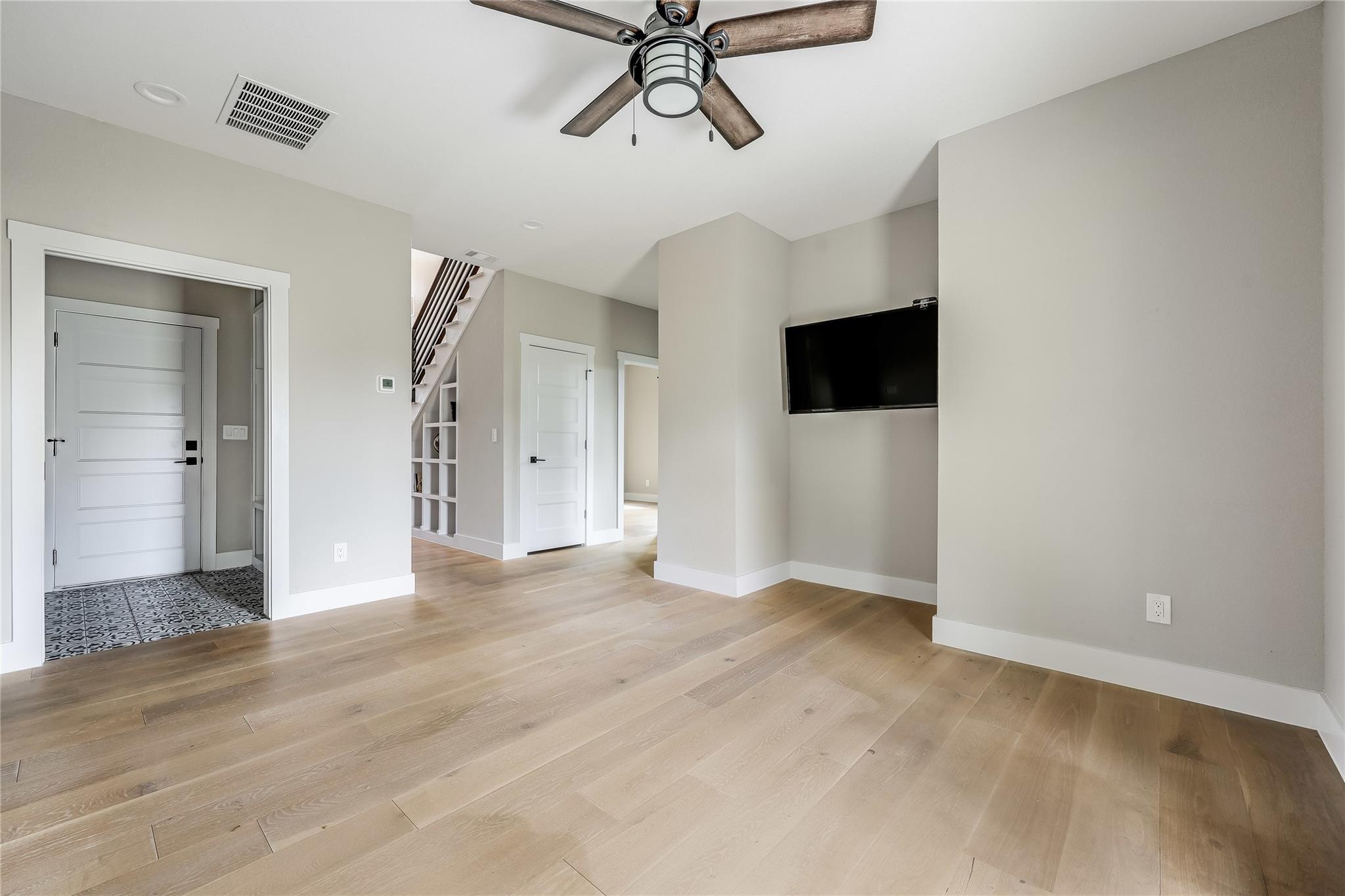 18700 Venture Dr, Point Venture, TX 78645