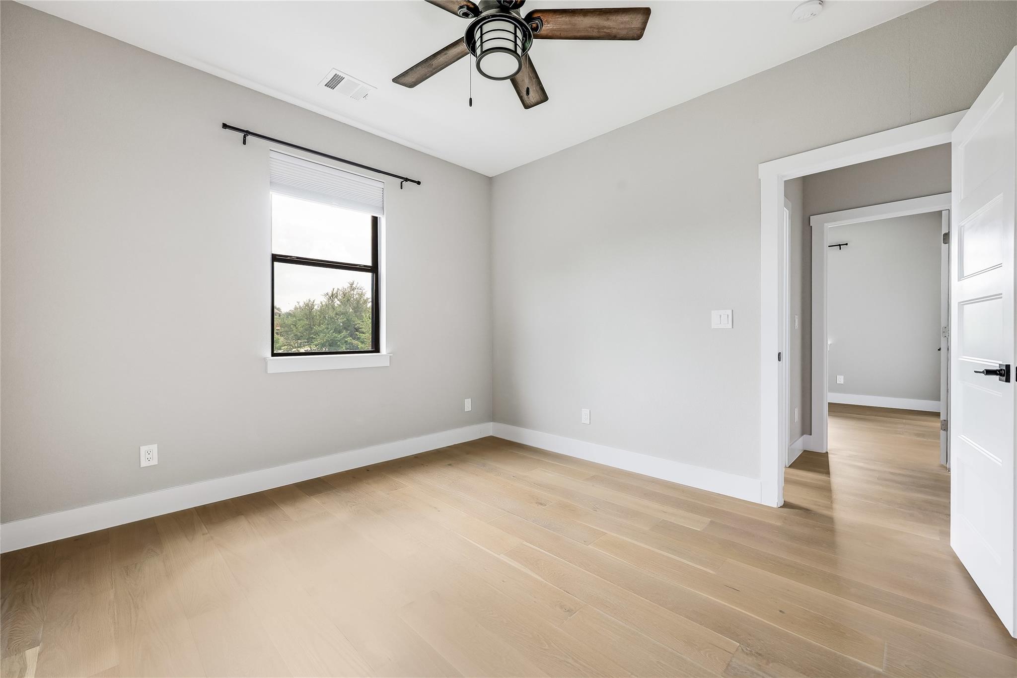 18700 Venture Dr, Point Venture, TX 78645
