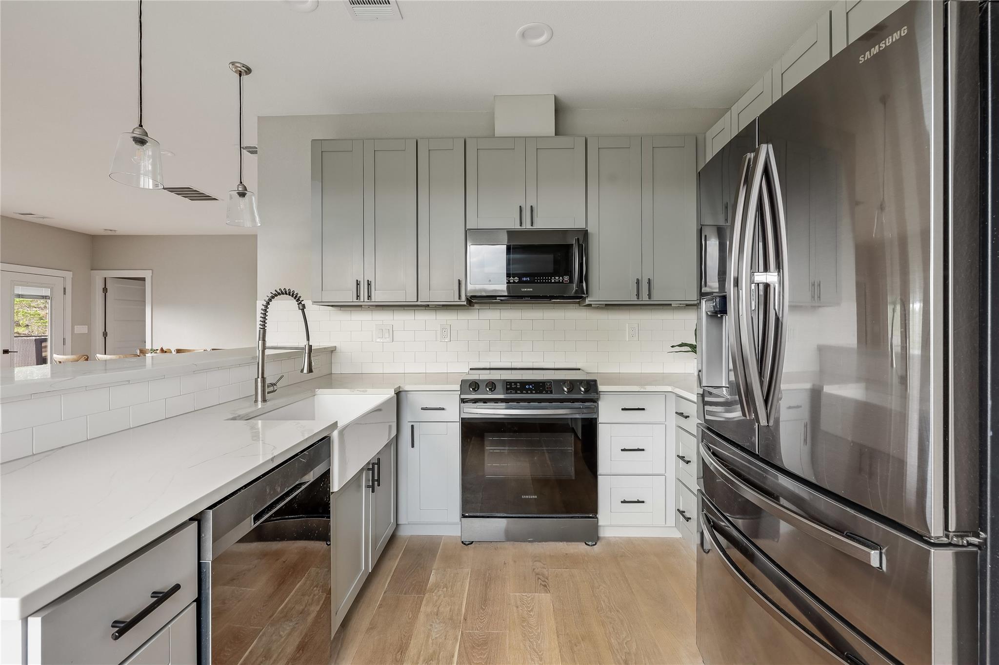 18700 Venture Dr, Point Venture, TX 78645