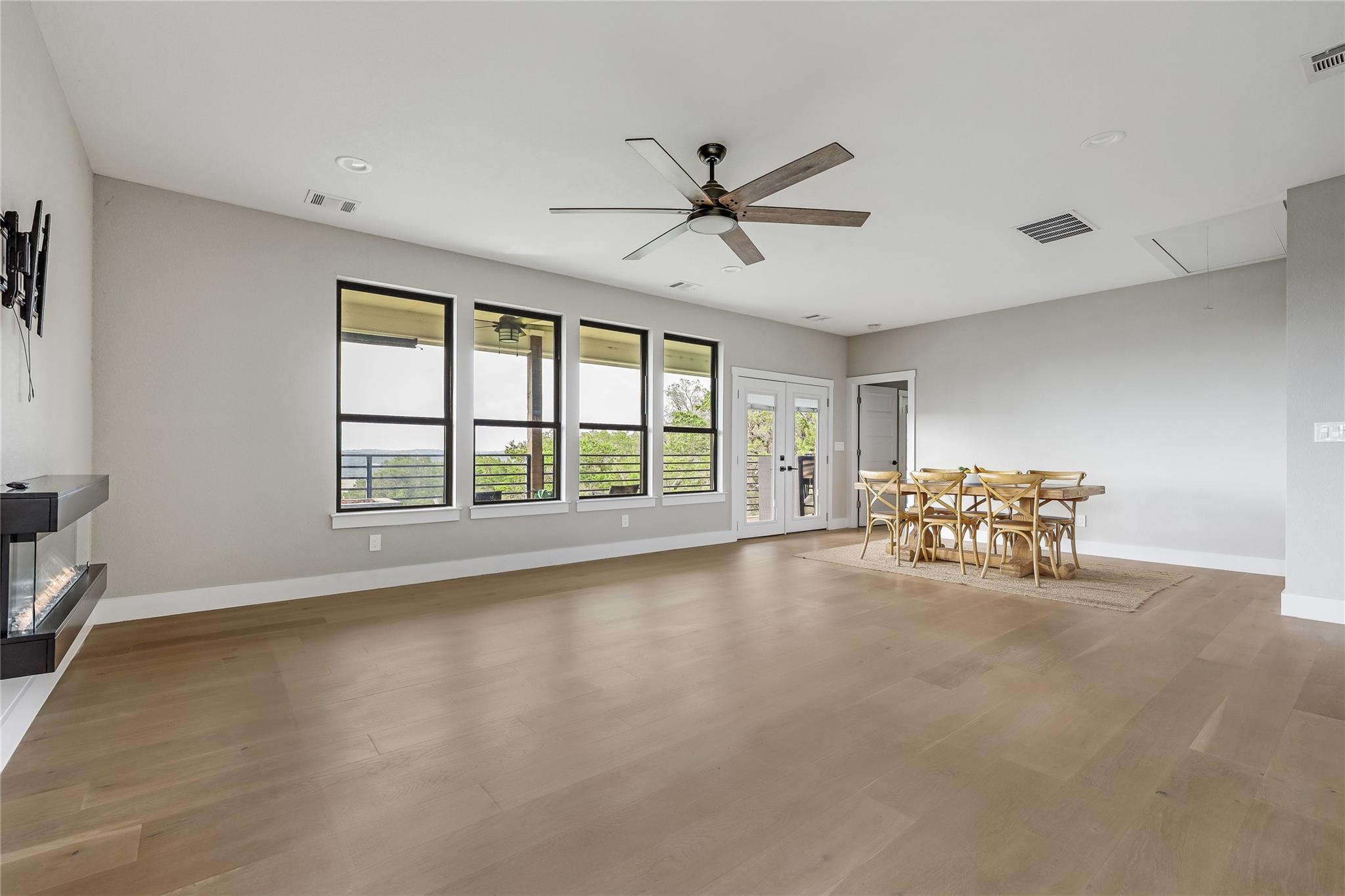 18700 Venture Dr, Point Venture, TX 78645