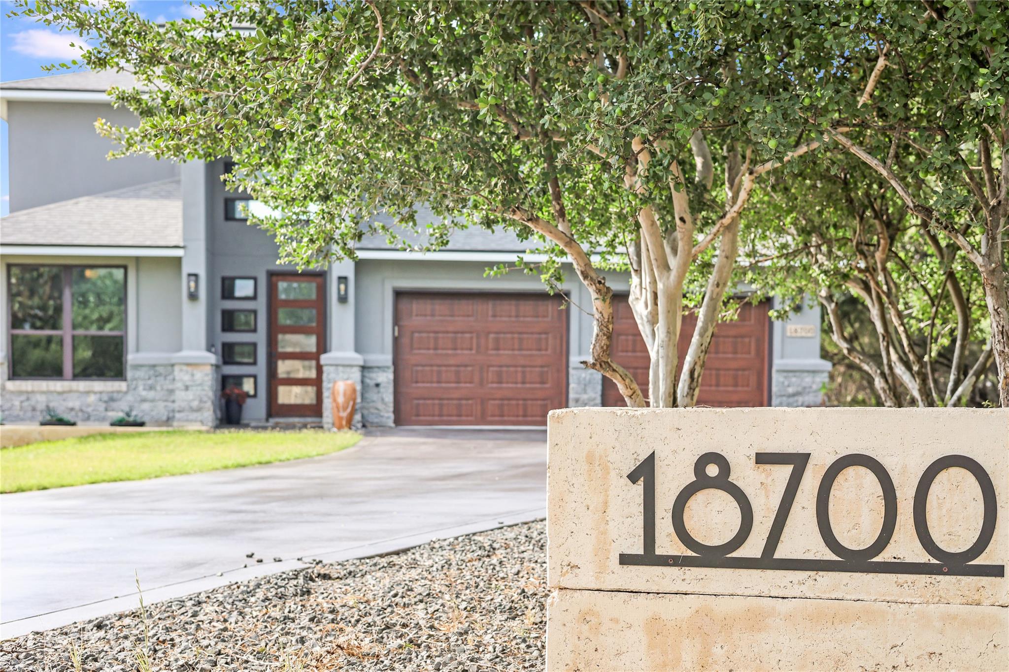 18700 Venture Dr, Point Venture, TX 78645