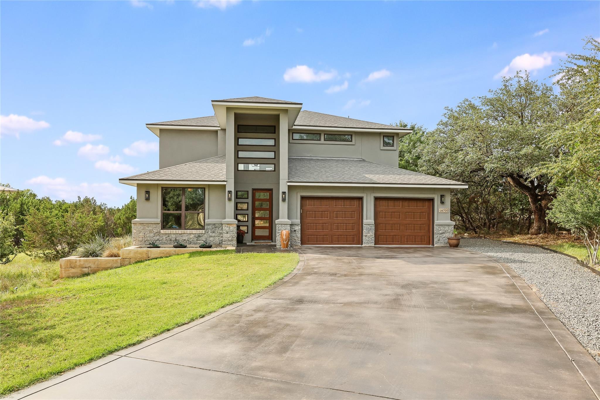 18700 Venture Dr, Point Venture, TX 78645