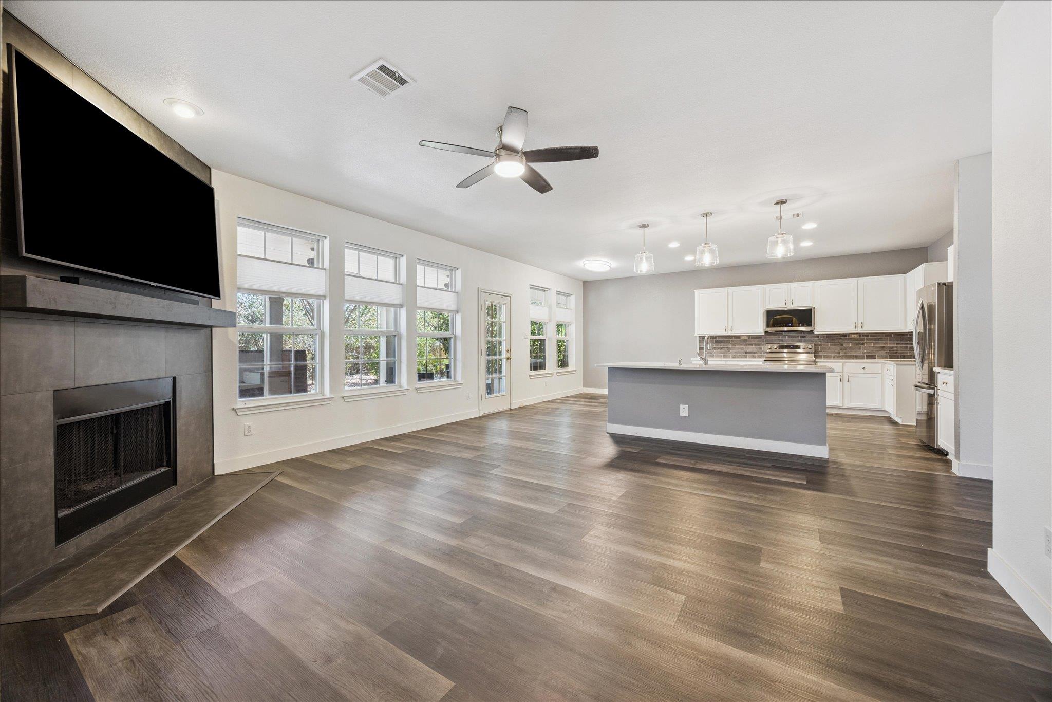 952 Hometown Pkwy, Kyle, TX 78640