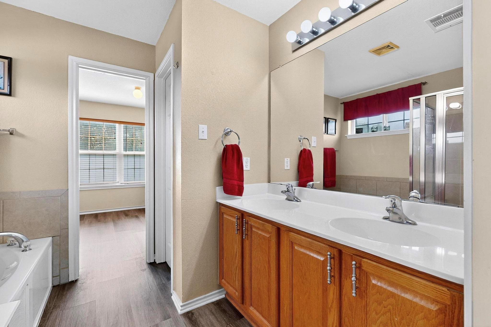 952 Hometown Pkwy, Kyle, TX 78640