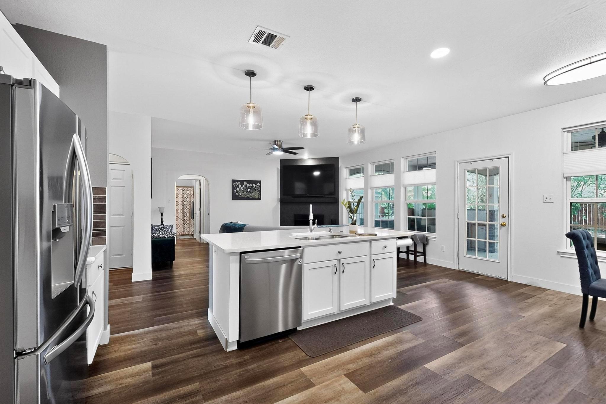 952 Hometown Pkwy, Kyle, TX 78640