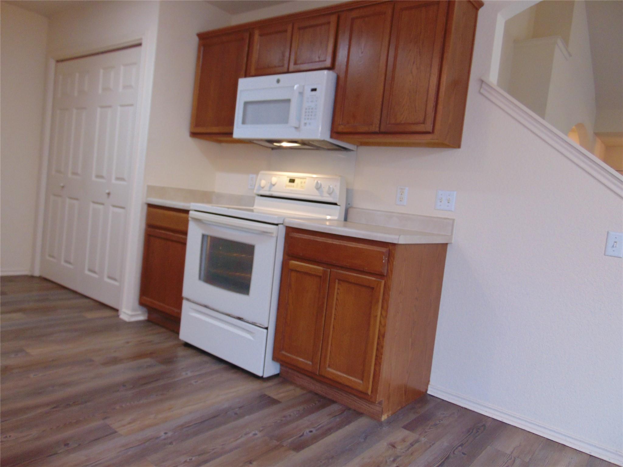 9208 Rowlands Sayle, Austin, TX 78744