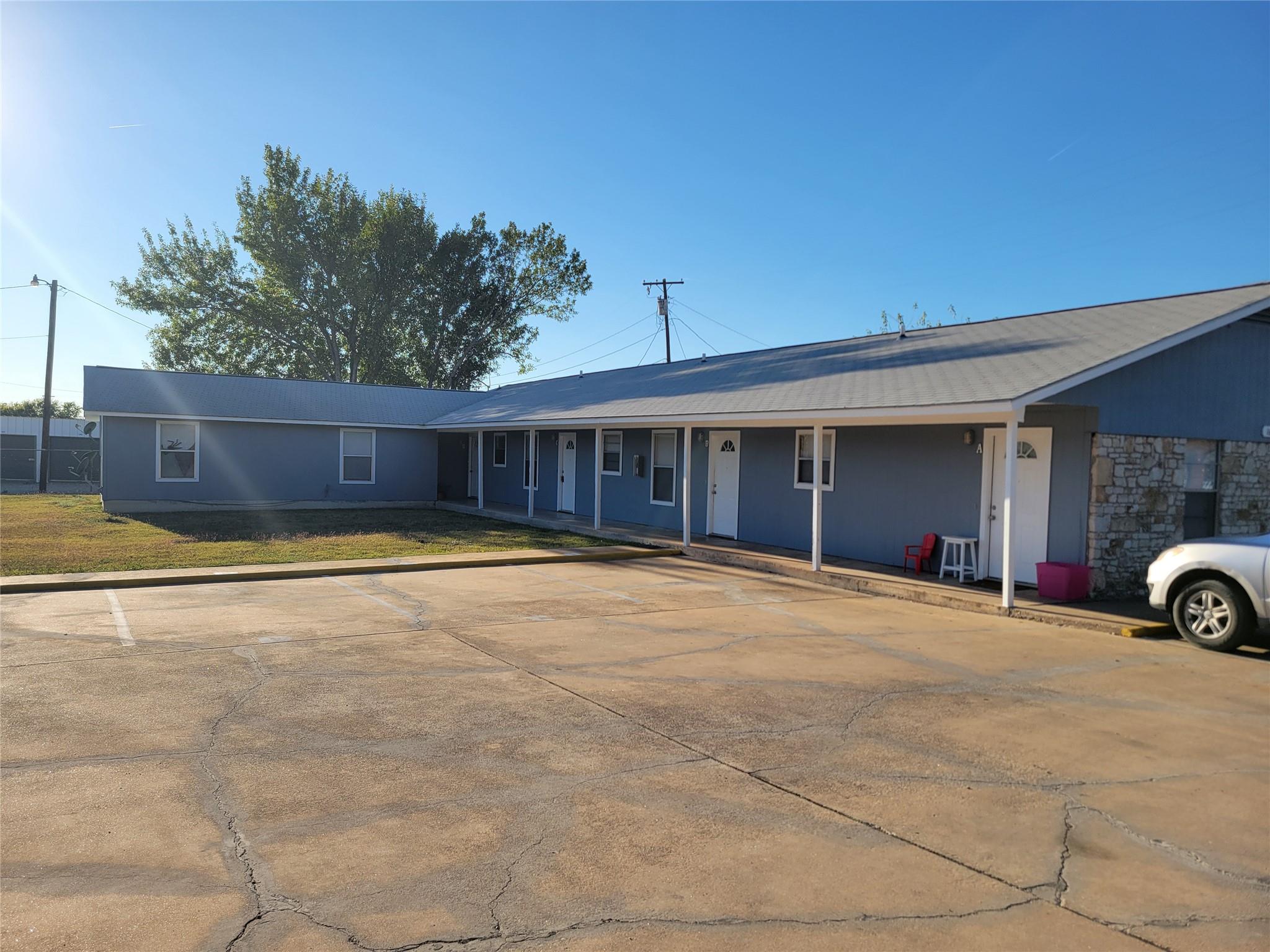 1609 Jones St # C, Taylor, TX 76574