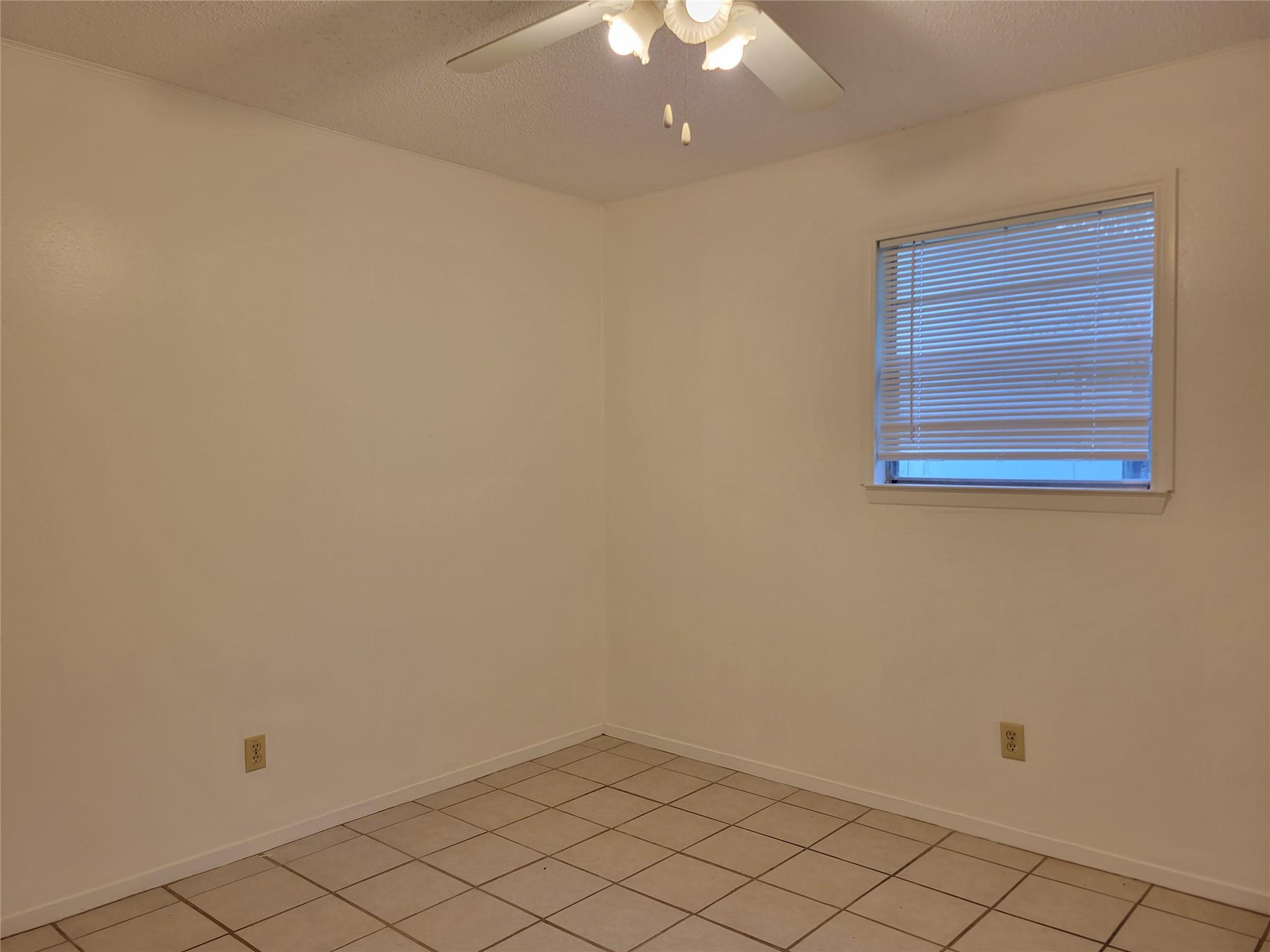 1609 Jones St # C, Taylor, TX 76574