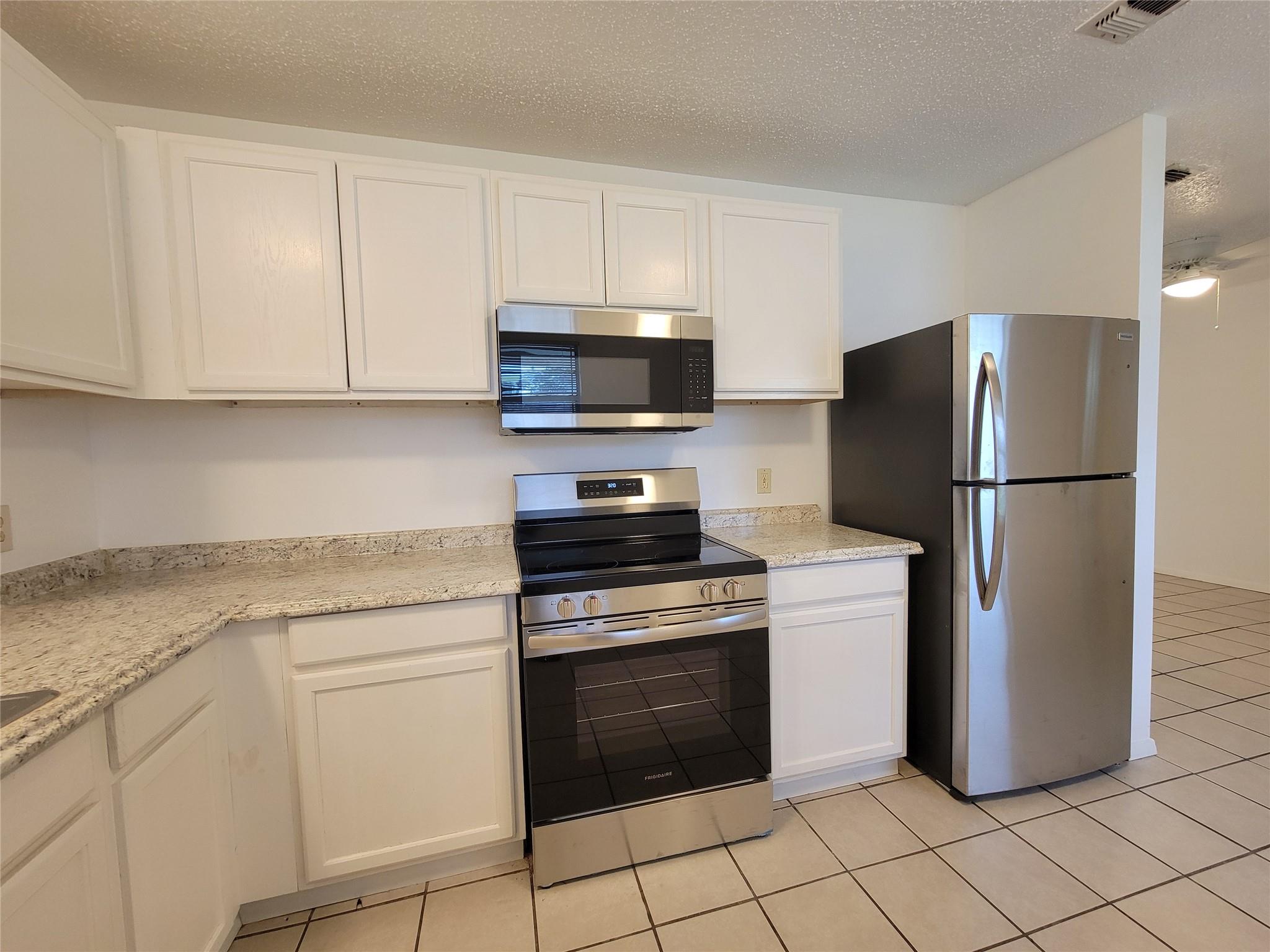 1609 Jones St # C, Taylor, TX 76574