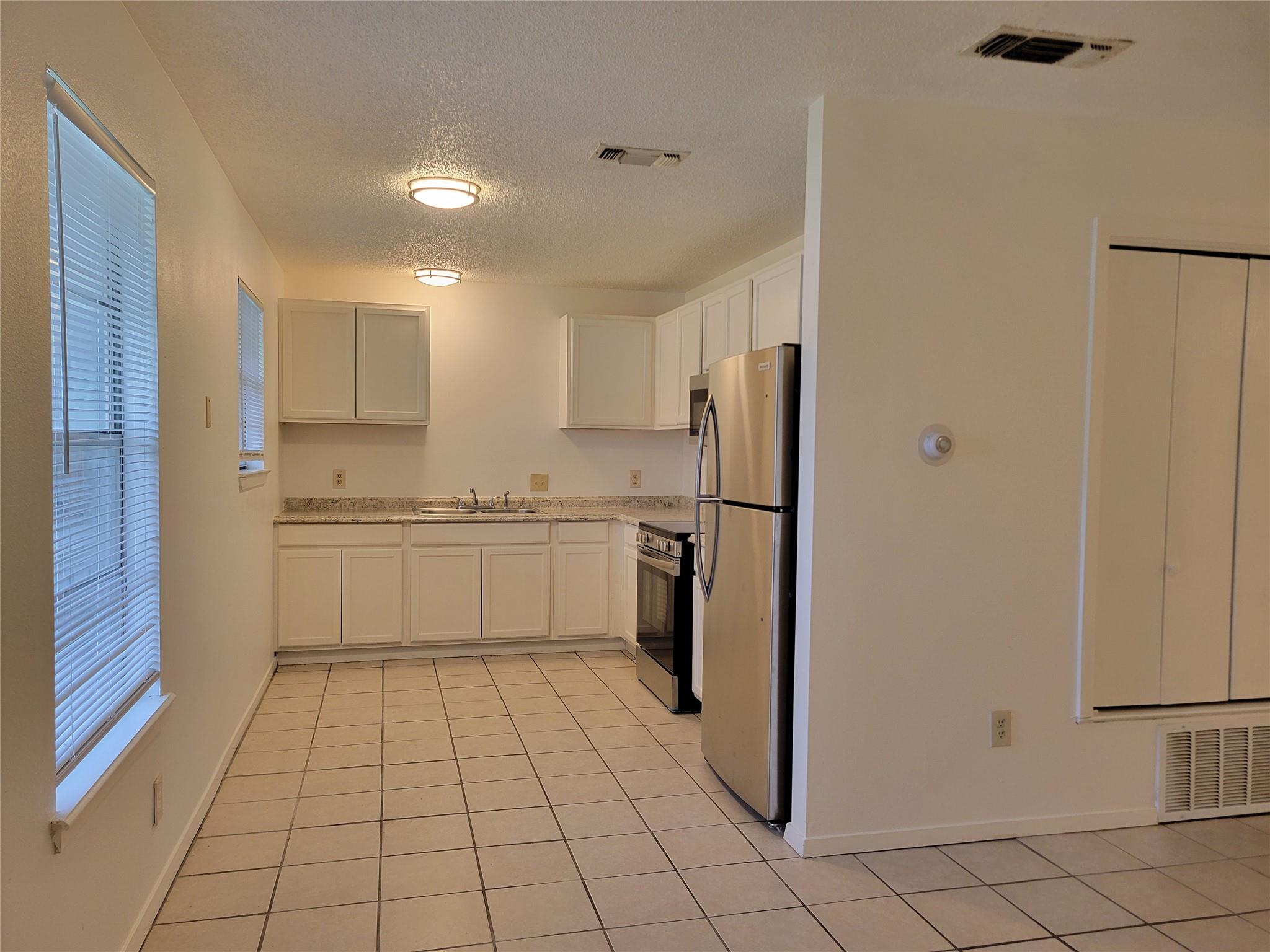 1609 Jones St # C, Taylor, TX 76574