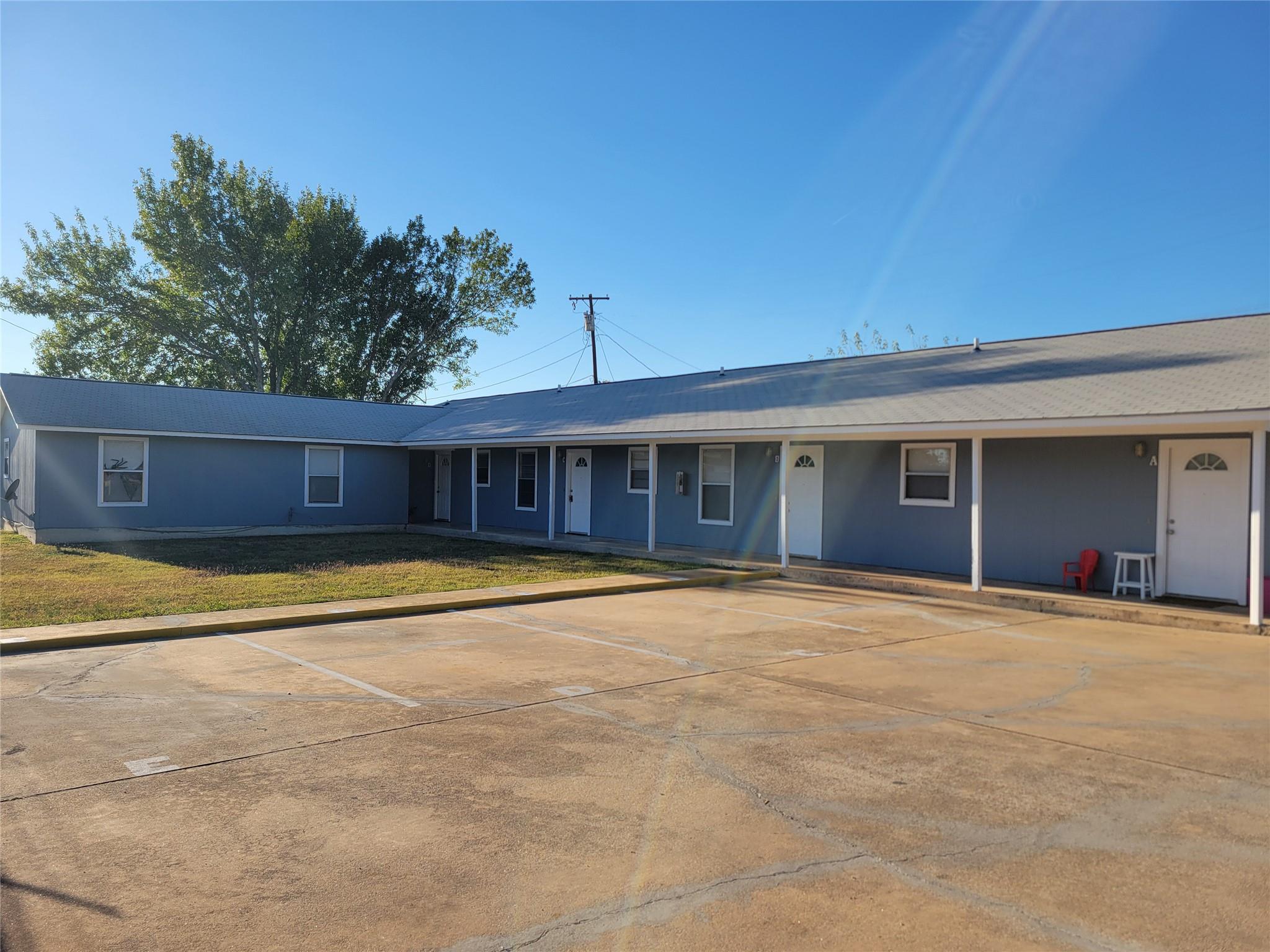 1609 Jones St # C, Taylor, TX 76574