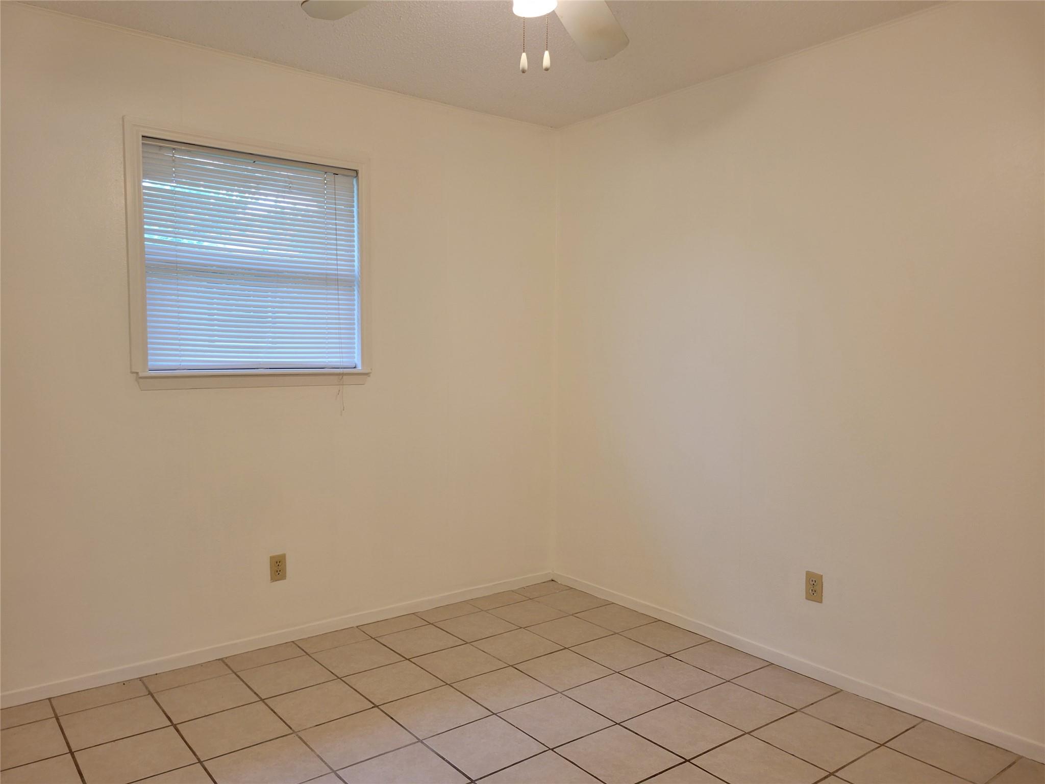 1609 Jones St # C, Taylor, TX 76574