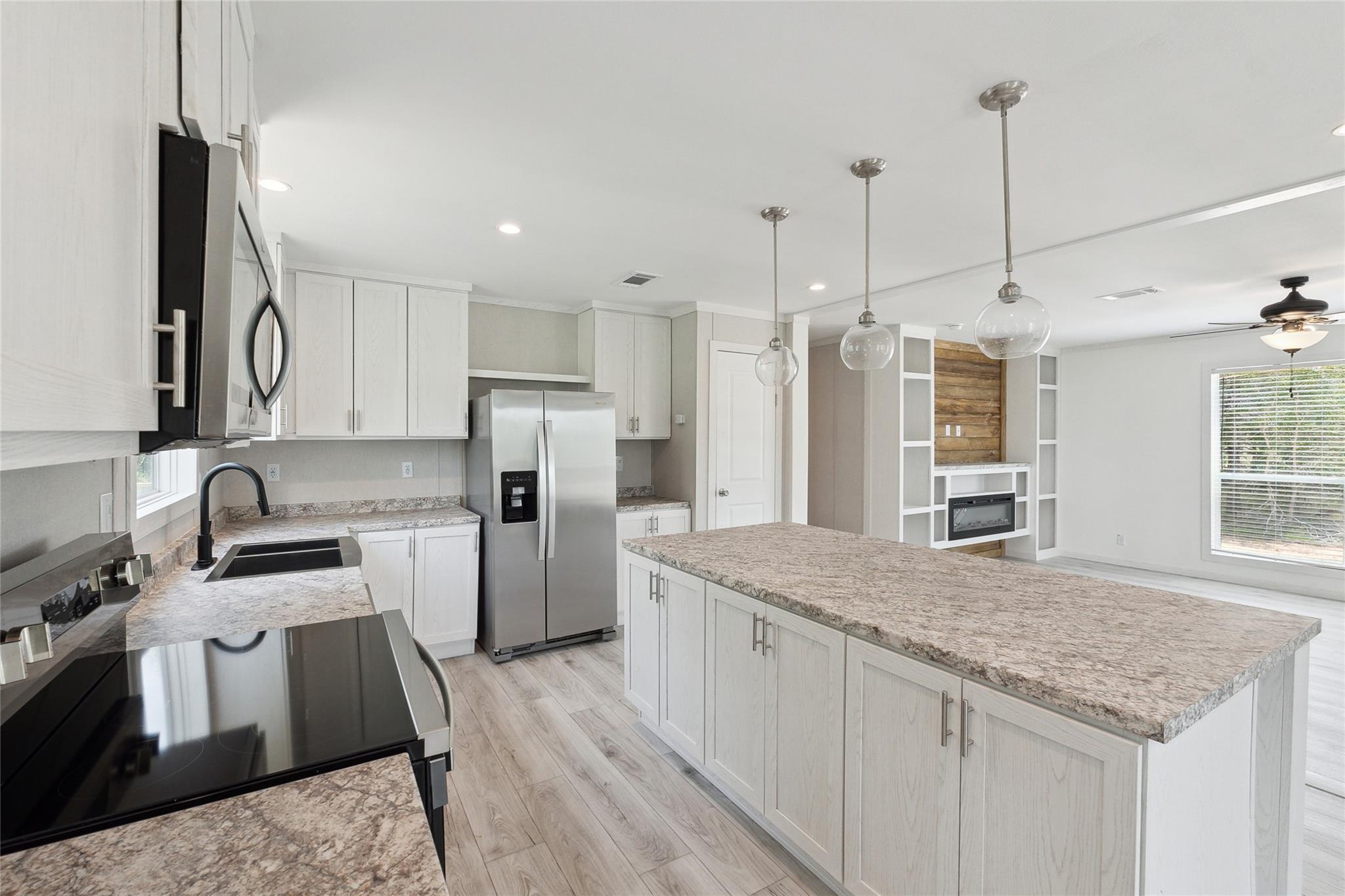 855 Roosevelt Rd, Luling, TX 78648