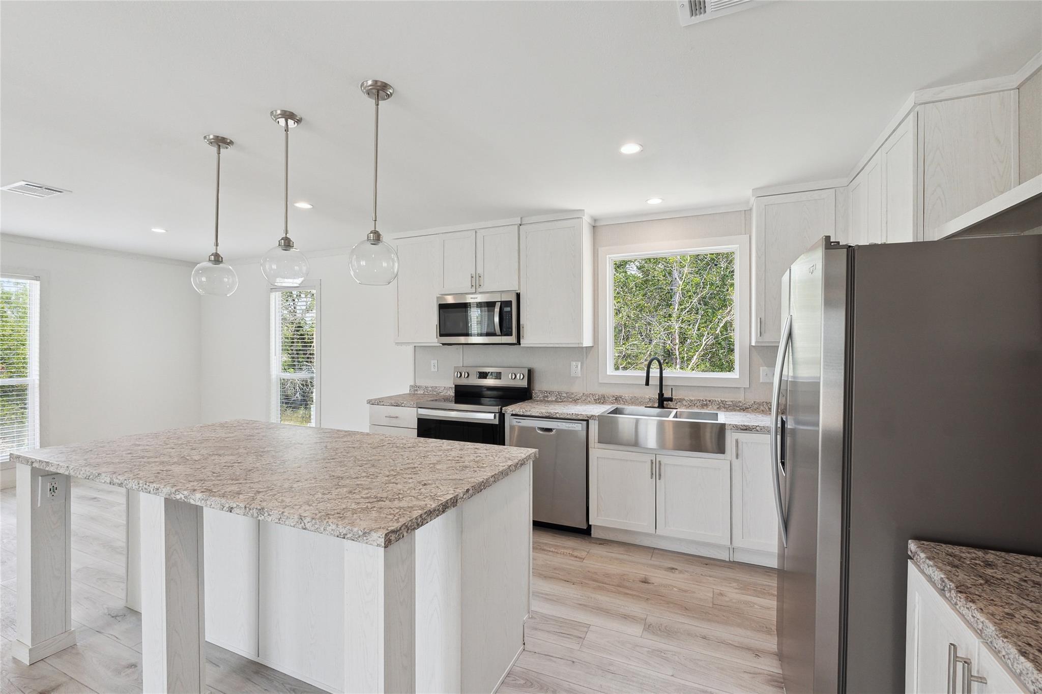 855 Roosevelt Rd, Luling, TX 78648