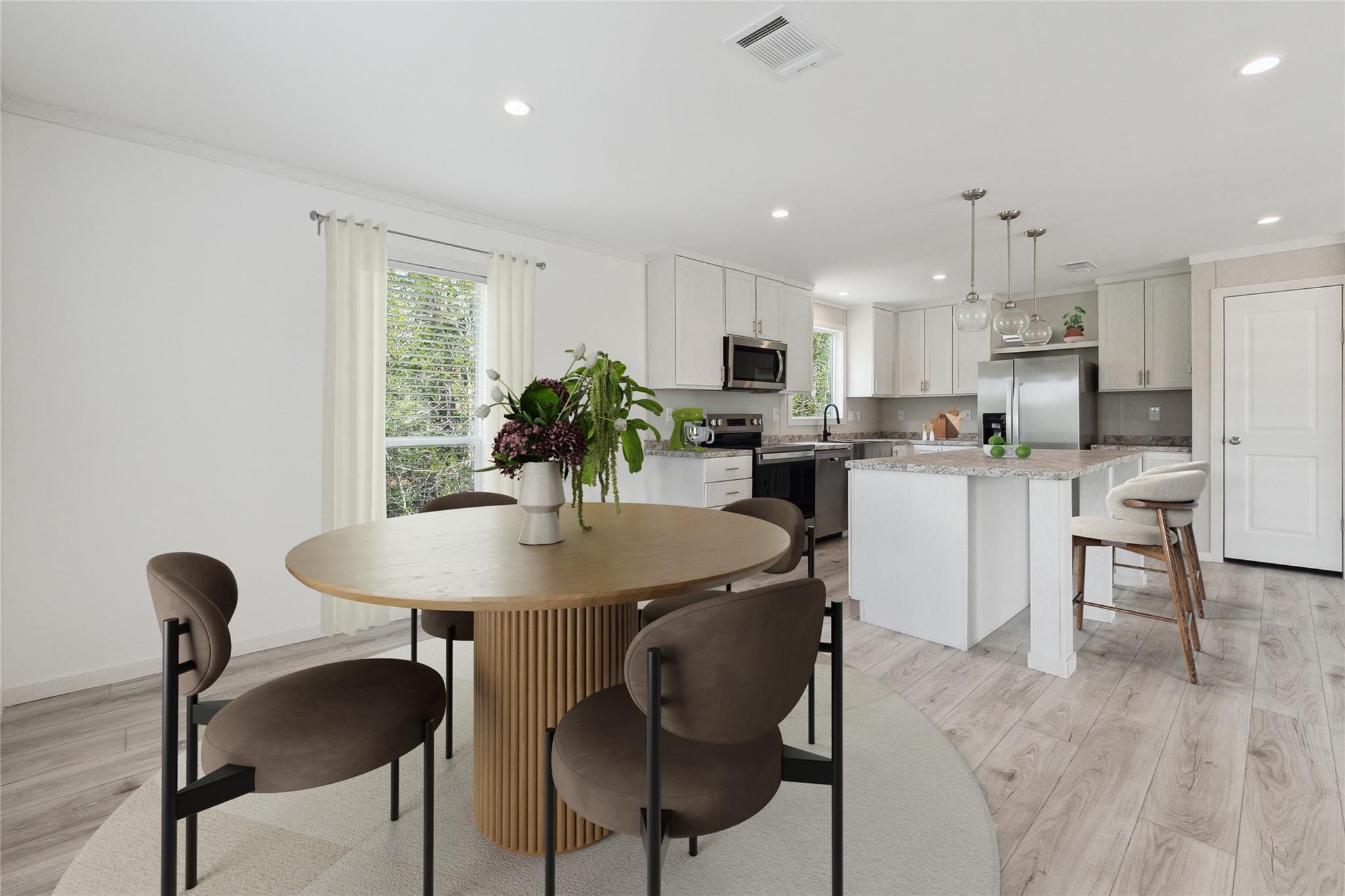 855 Roosevelt Rd, Luling, TX 78648