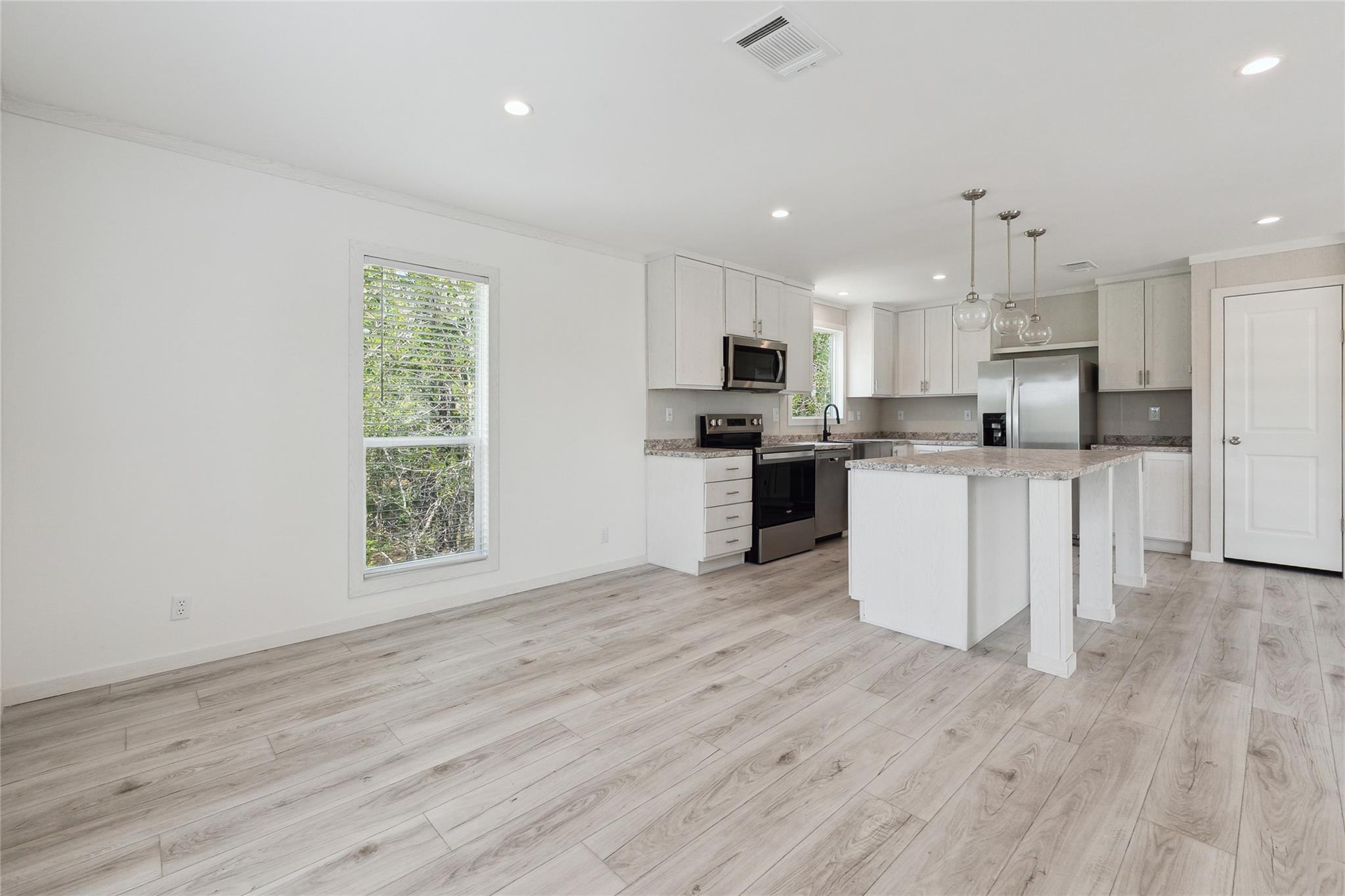 855 Roosevelt Rd, Luling, TX 78648