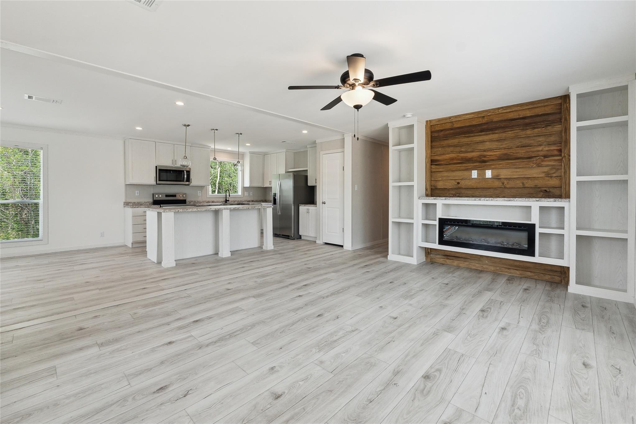 855 Roosevelt Rd, Luling, TX 78648