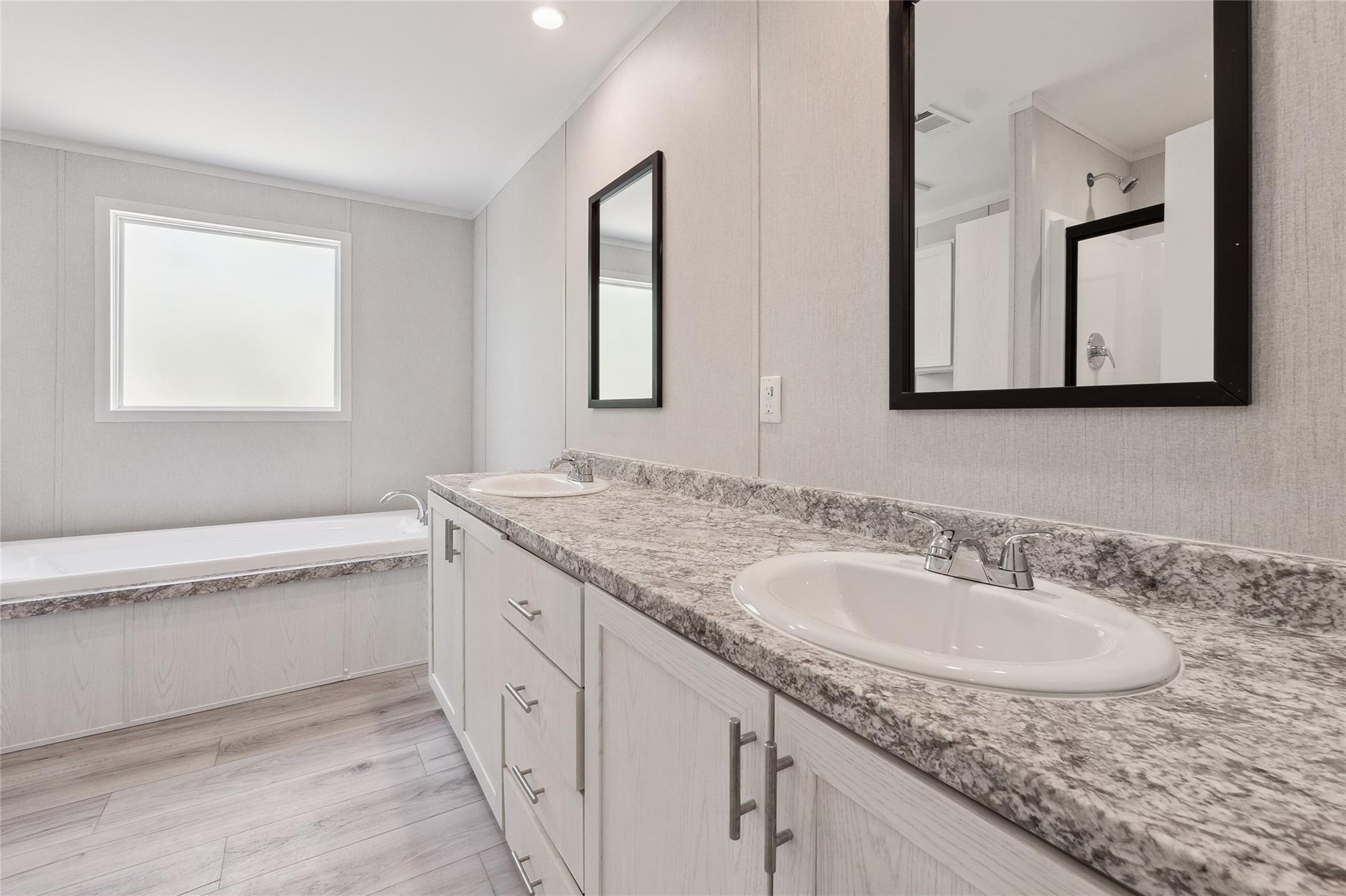 855 Roosevelt Rd, Luling, TX 78648