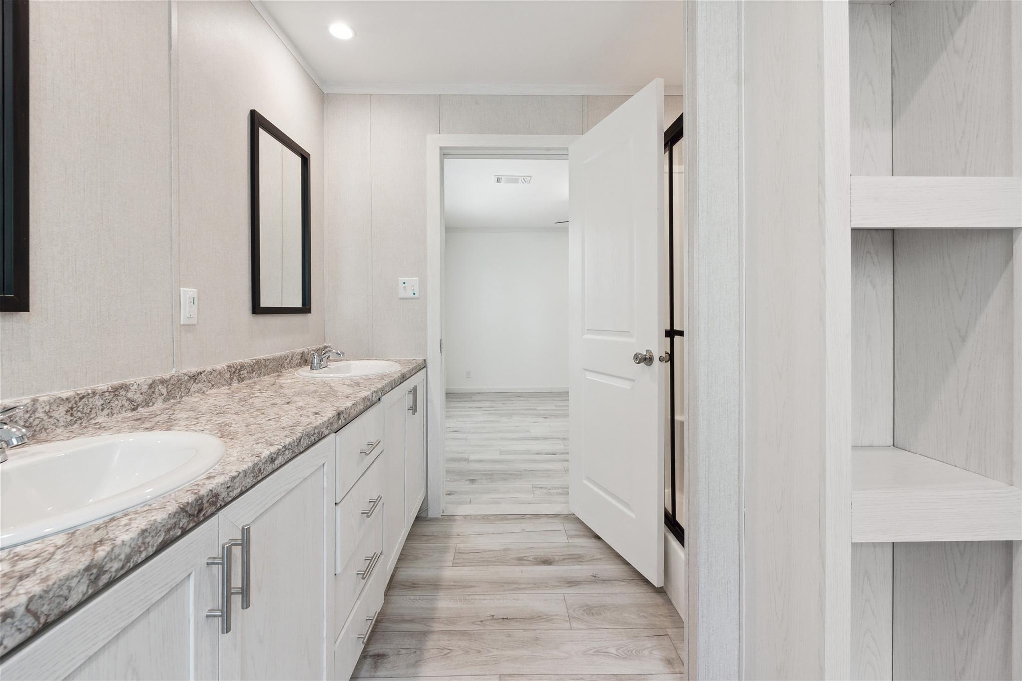 855 Roosevelt Rd, Luling, TX 78648