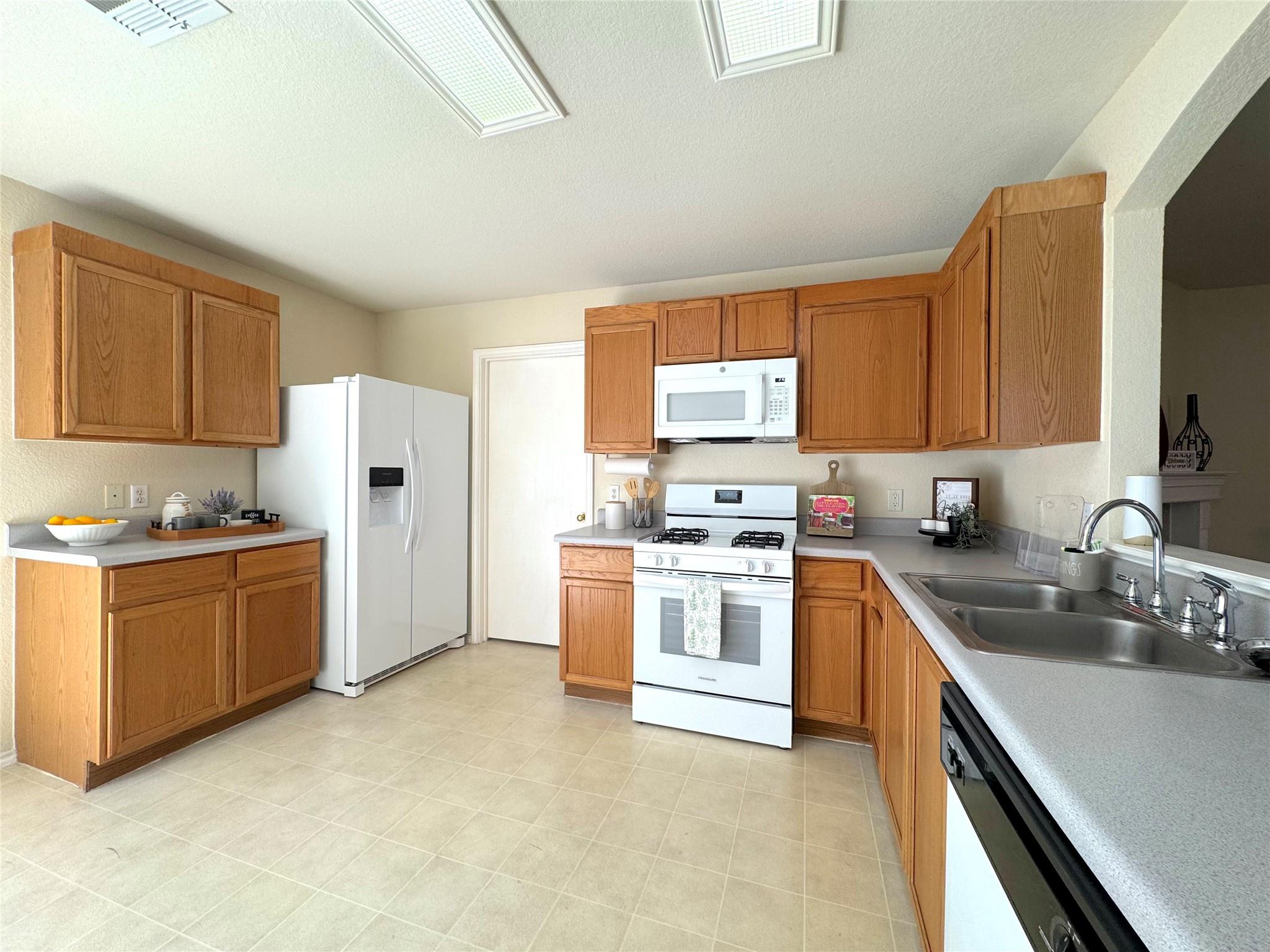 3807 Haleys Way, Round Rock, TX 78665