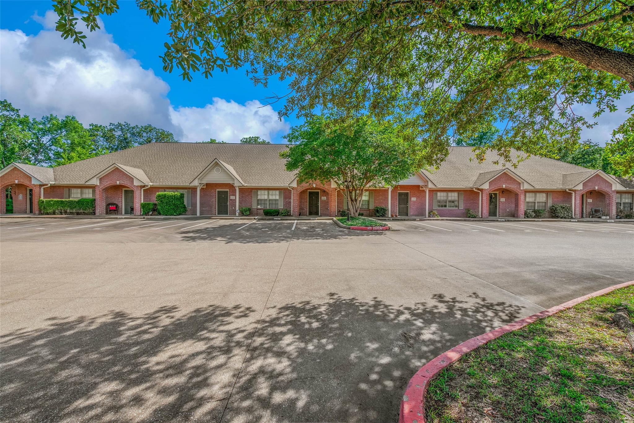 1702 Deacon Dr # 206, College Station, TX 77845
