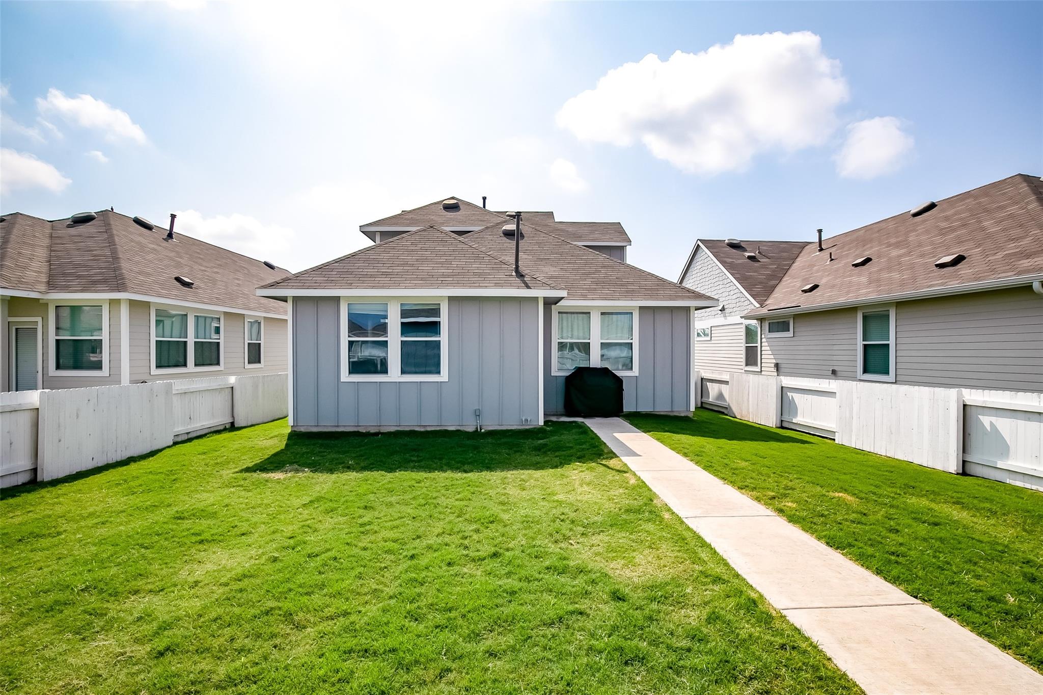 283 Fabion St, Kyle, TX 78640