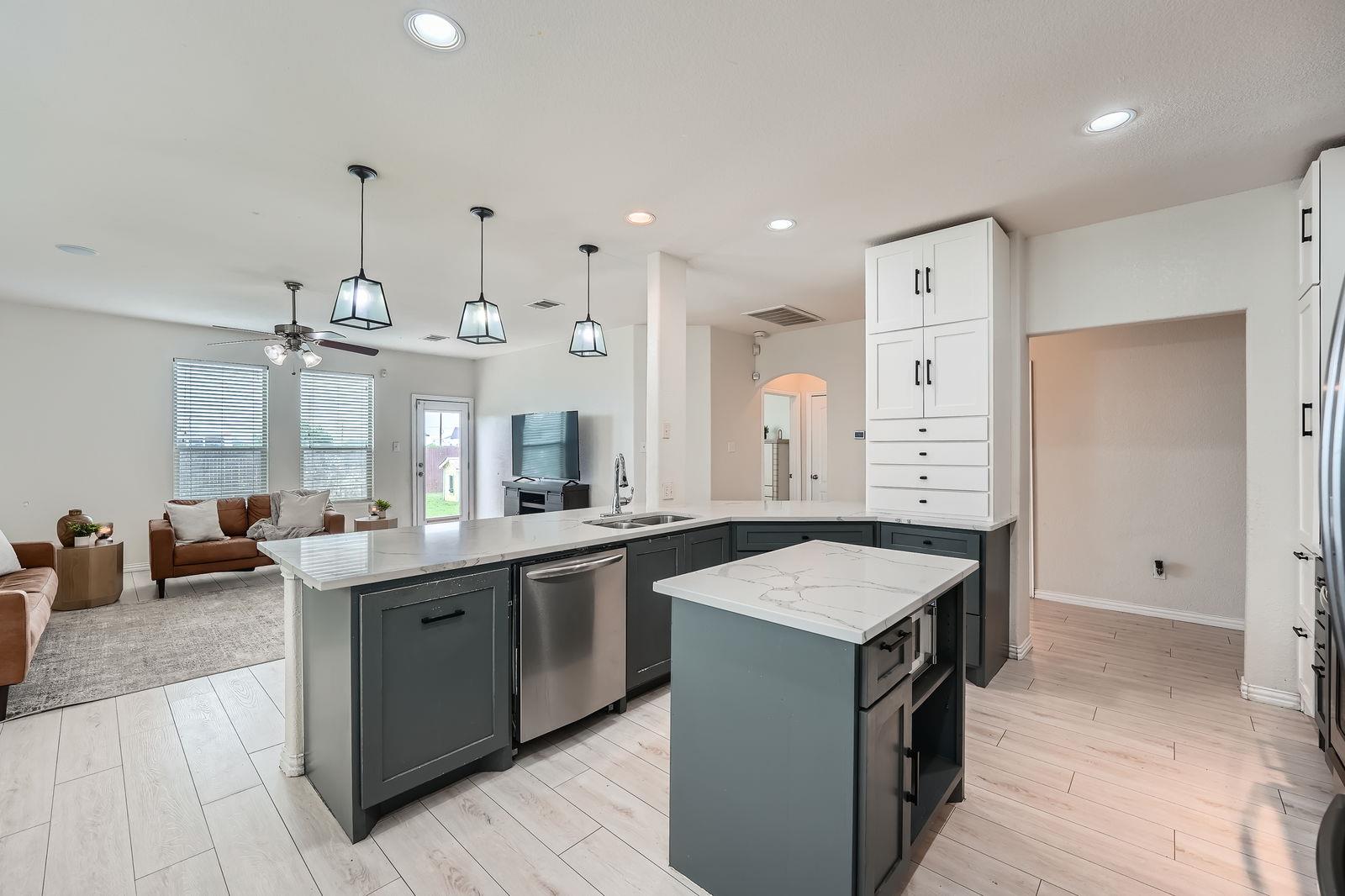 2004 S Ash Cv W, Hutto, TX 78634