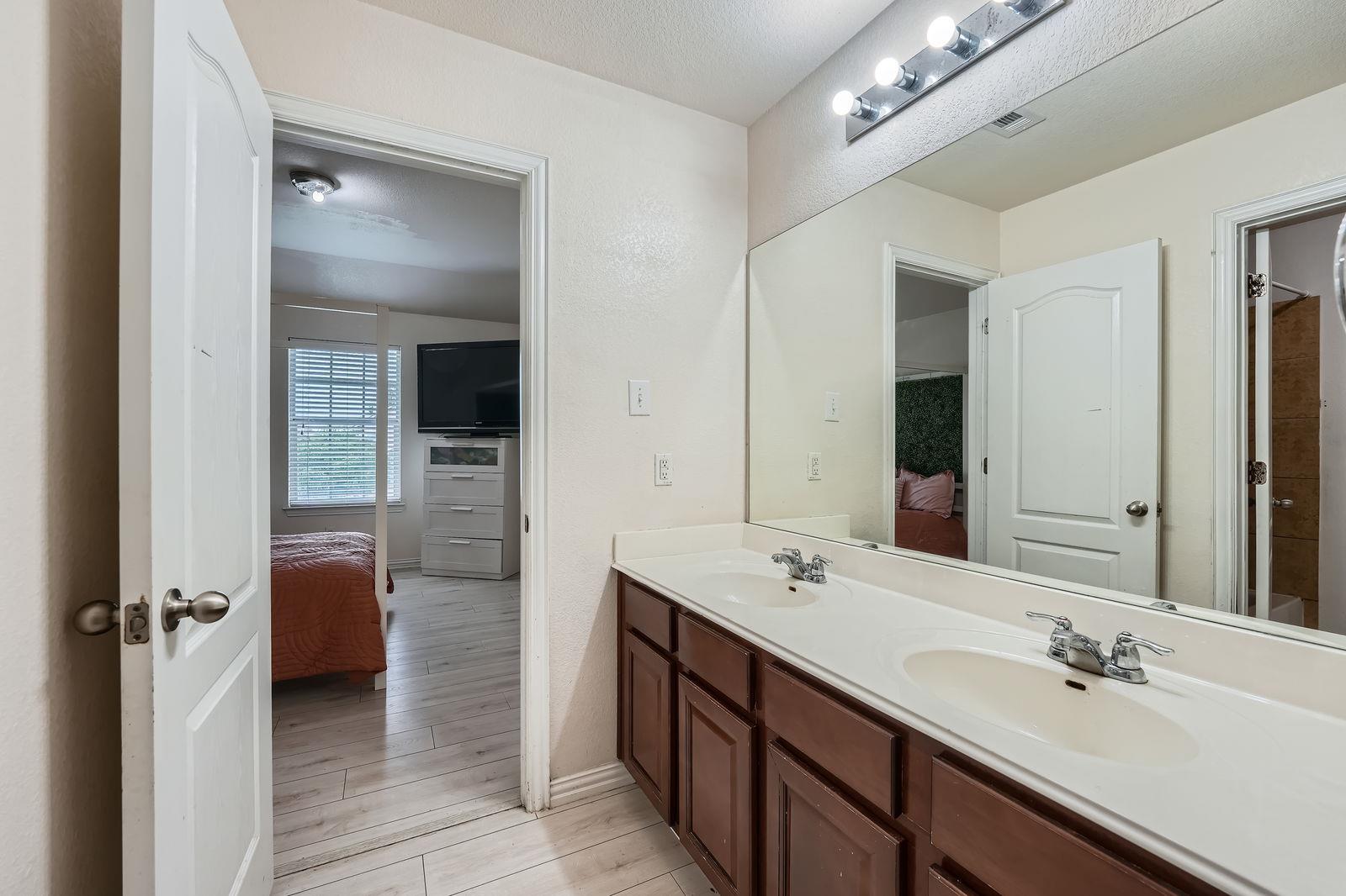 2004 S Ash Cv W, Hutto, TX 78634