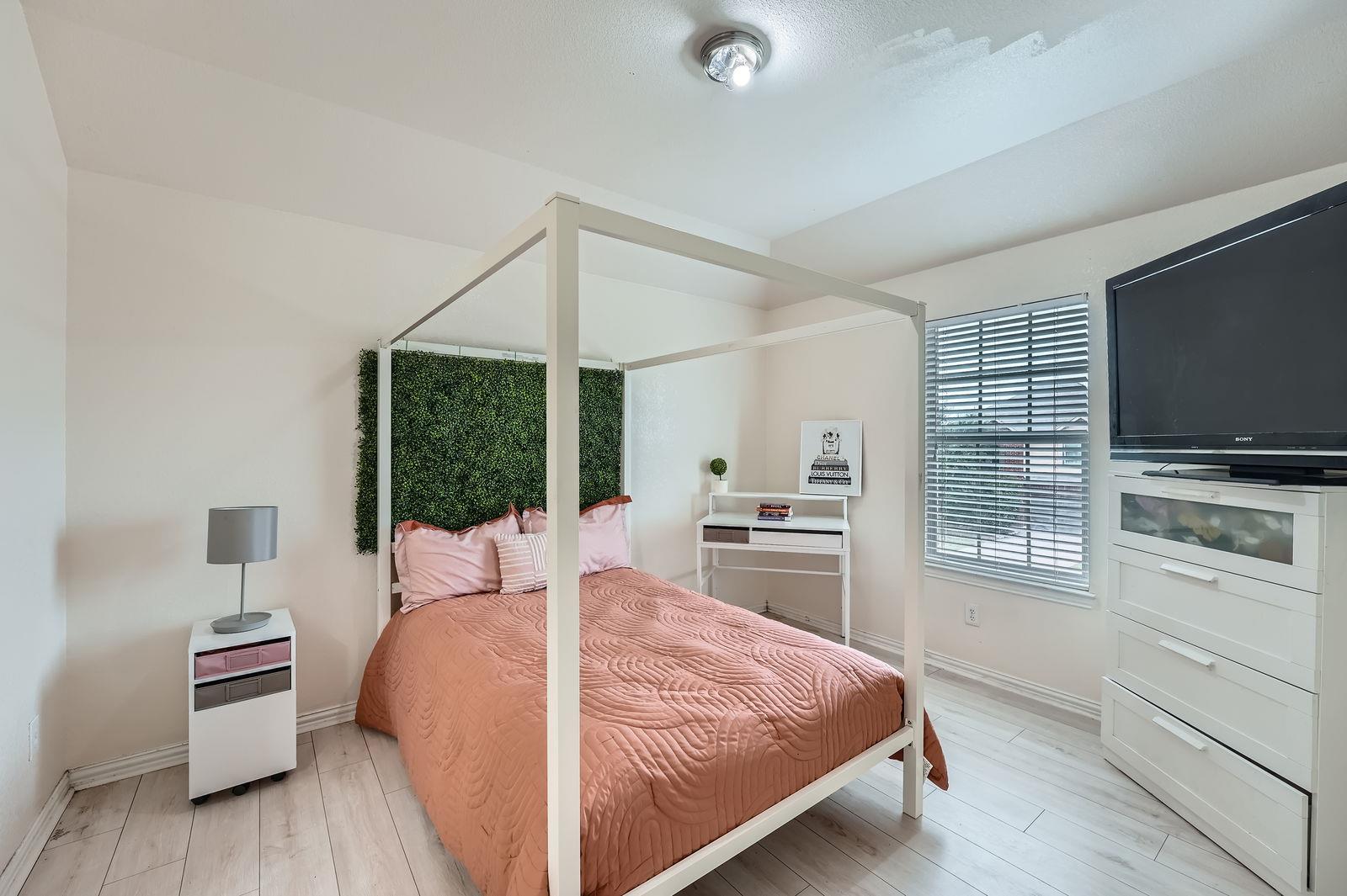 2004 S Ash Cv W, Hutto, TX 78634