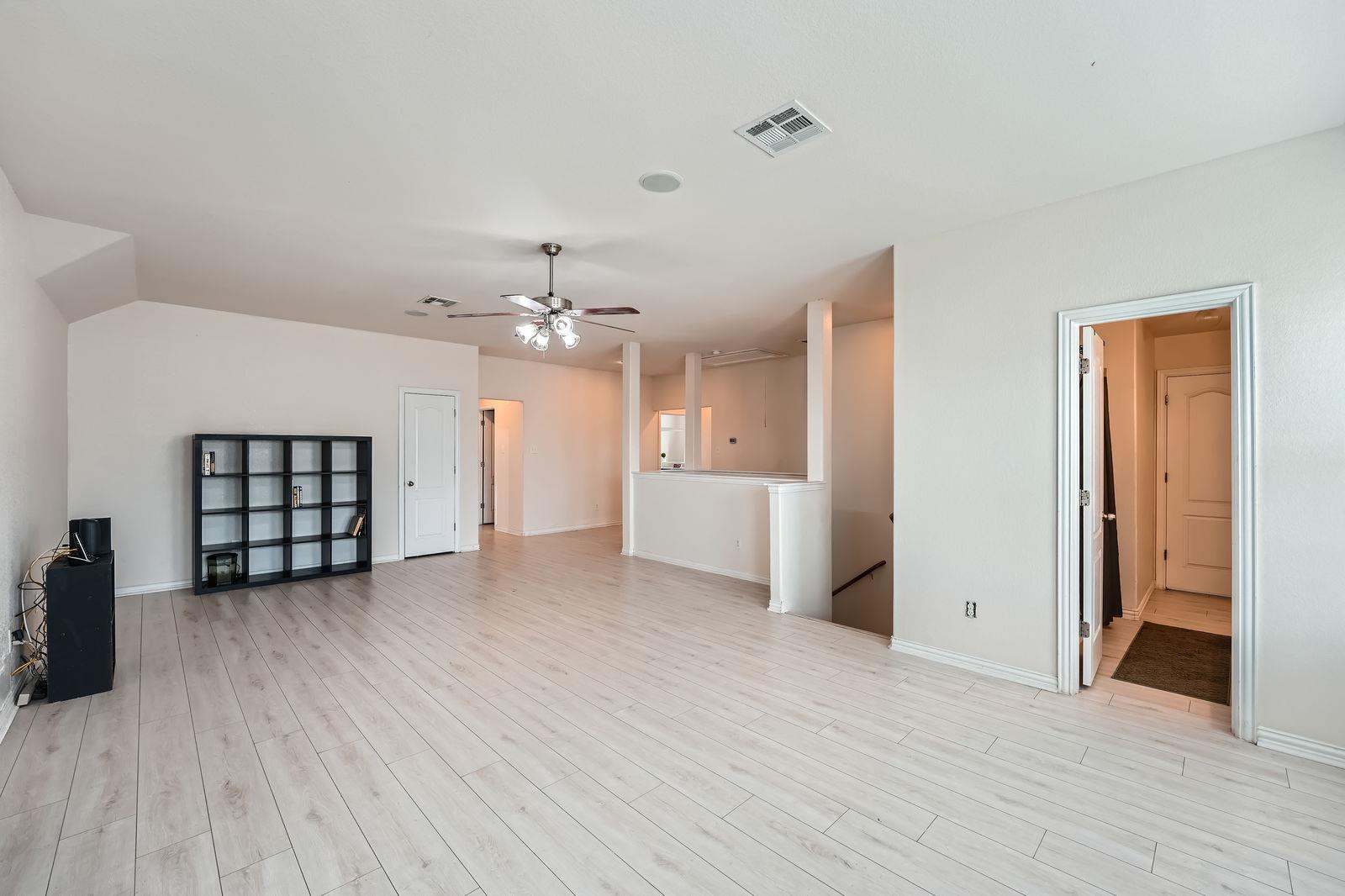 2004 S Ash Cv W, Hutto, TX 78634