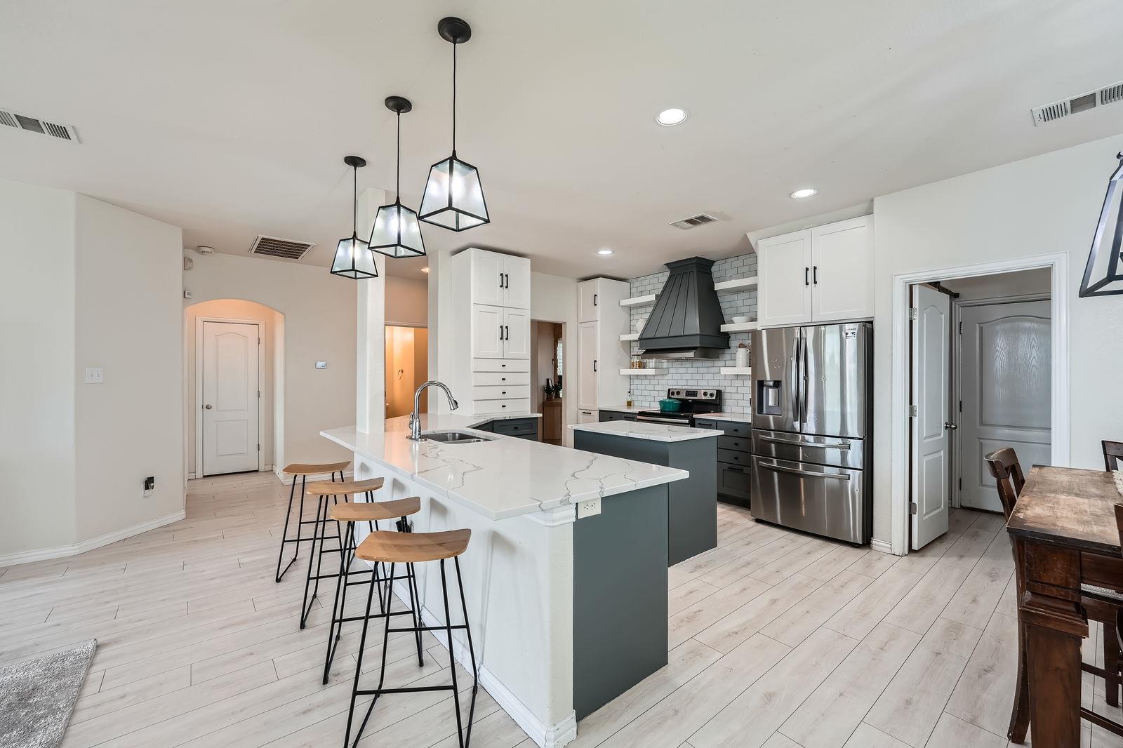 2004 S Ash Cv W, Hutto, TX 78634