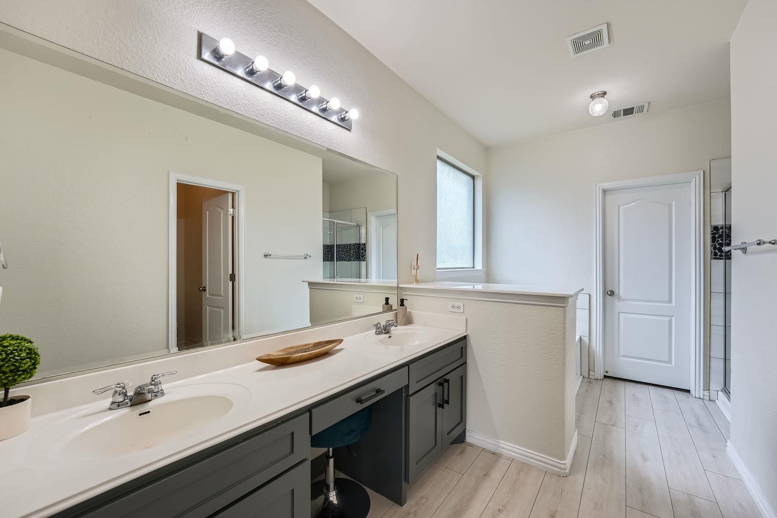 2004 S Ash Cv W, Hutto, TX 78634