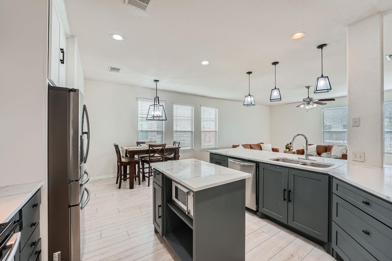 2004 S Ash Cv W, Hutto, TX 78634