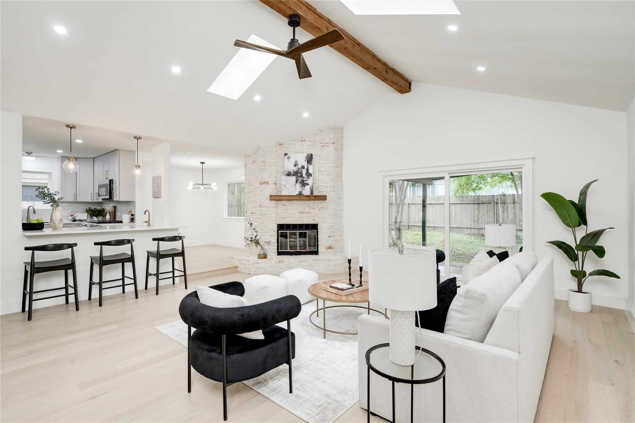 12044 Lincolnshire Dr, Austin, TX 78758