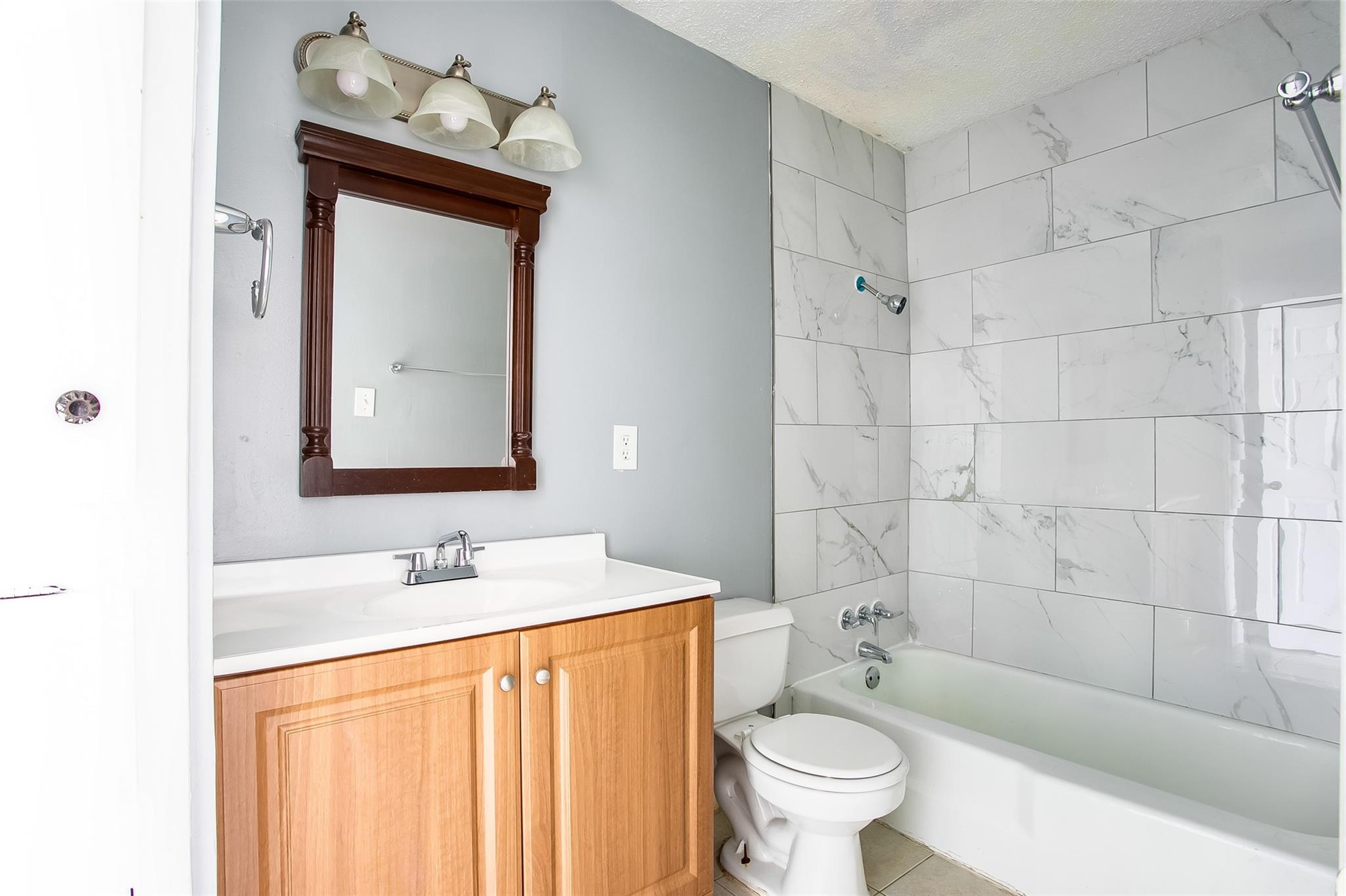 2215 Mission Hill Cir # 102, Austin, TX 78741