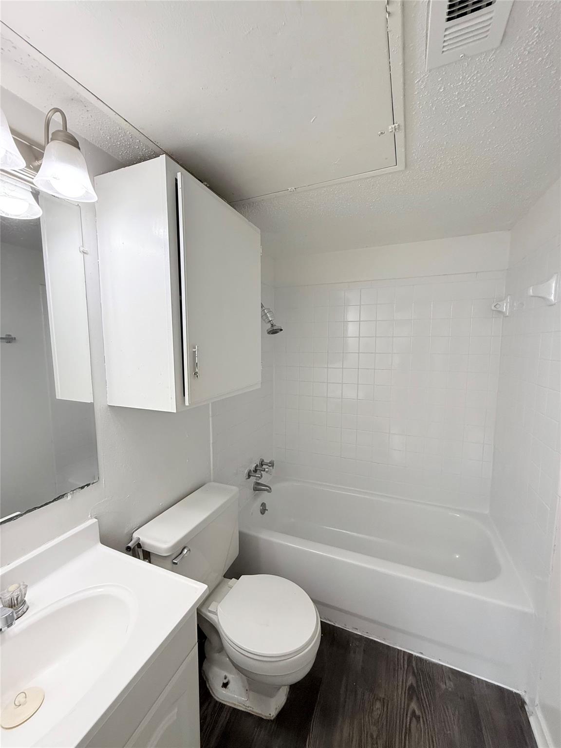 2704 Salado St # 207, Austin, TX 78705