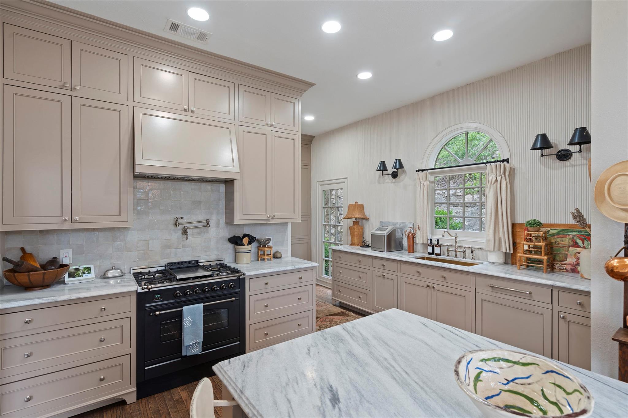 6203 Ledge Mountain Dr, Austin, TX 78731