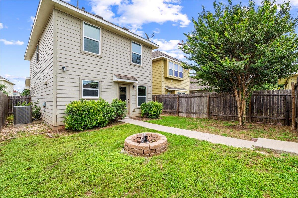 163 Wainscot Oak Way, San Marcos, TX 78666